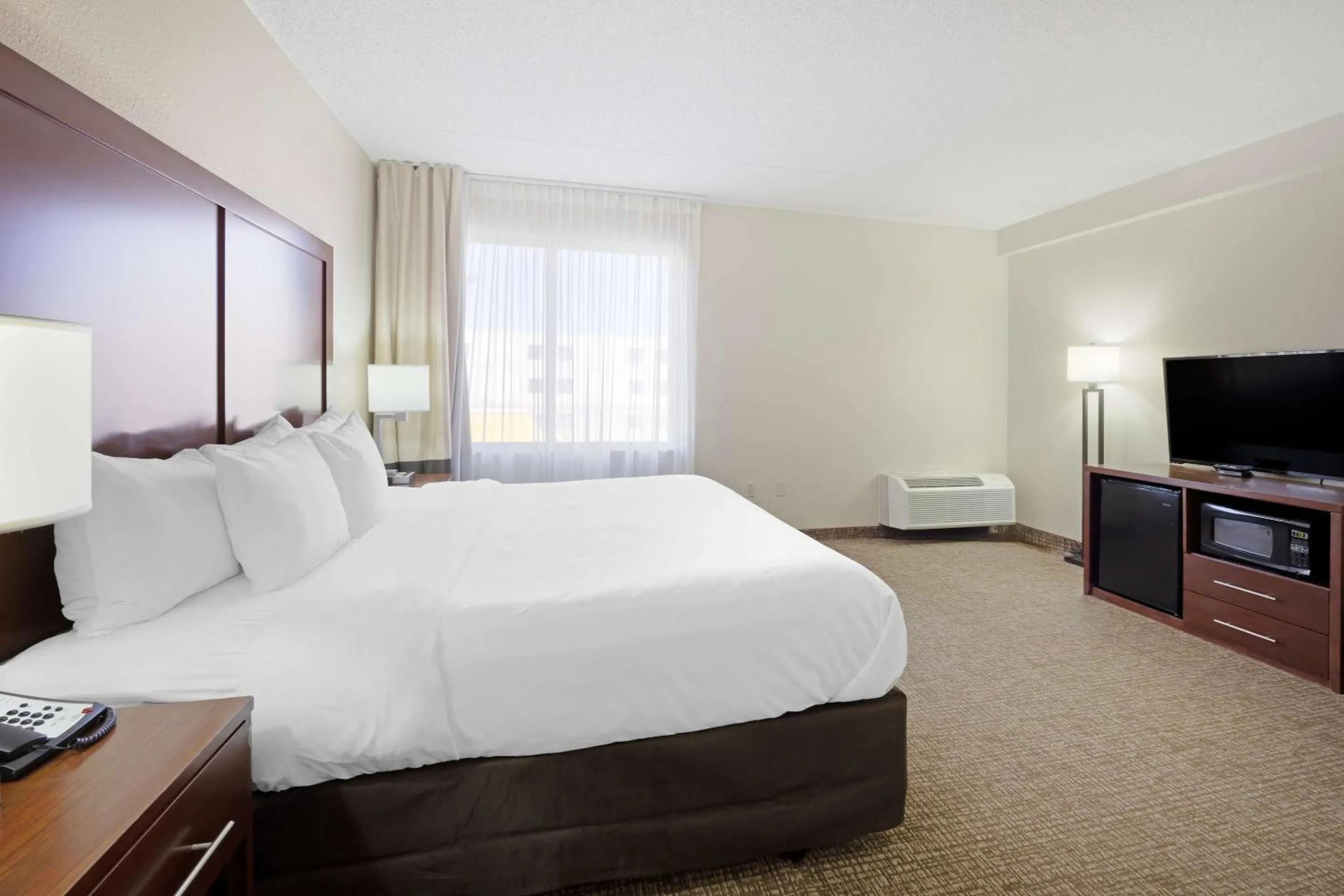 Bedroom, Bed in Comfort Inn & Suites Wichita Northeast