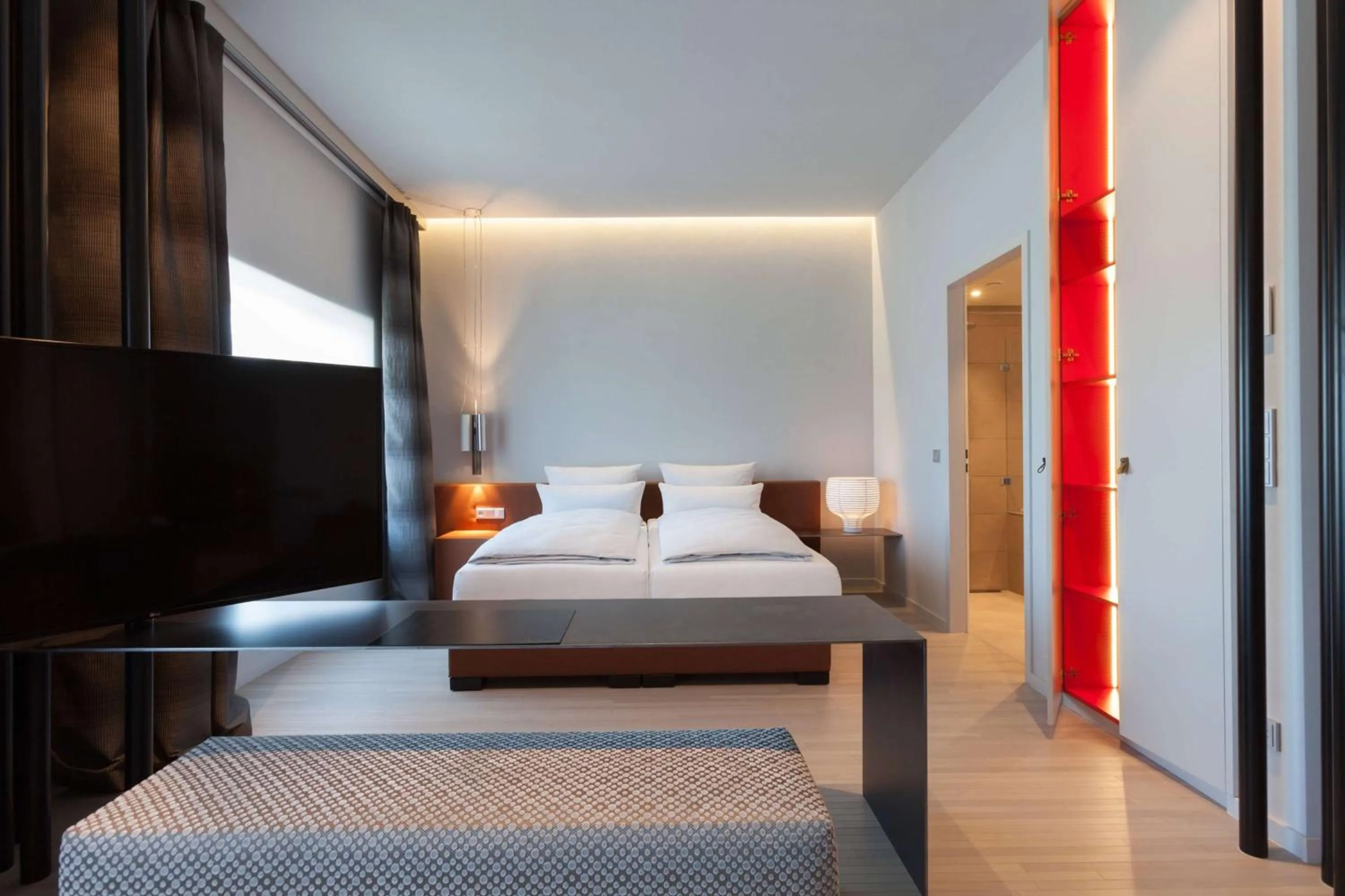 Photo of the whole room, Bed in Vienna House by Wyndham Ernst Leitz Wetzlar