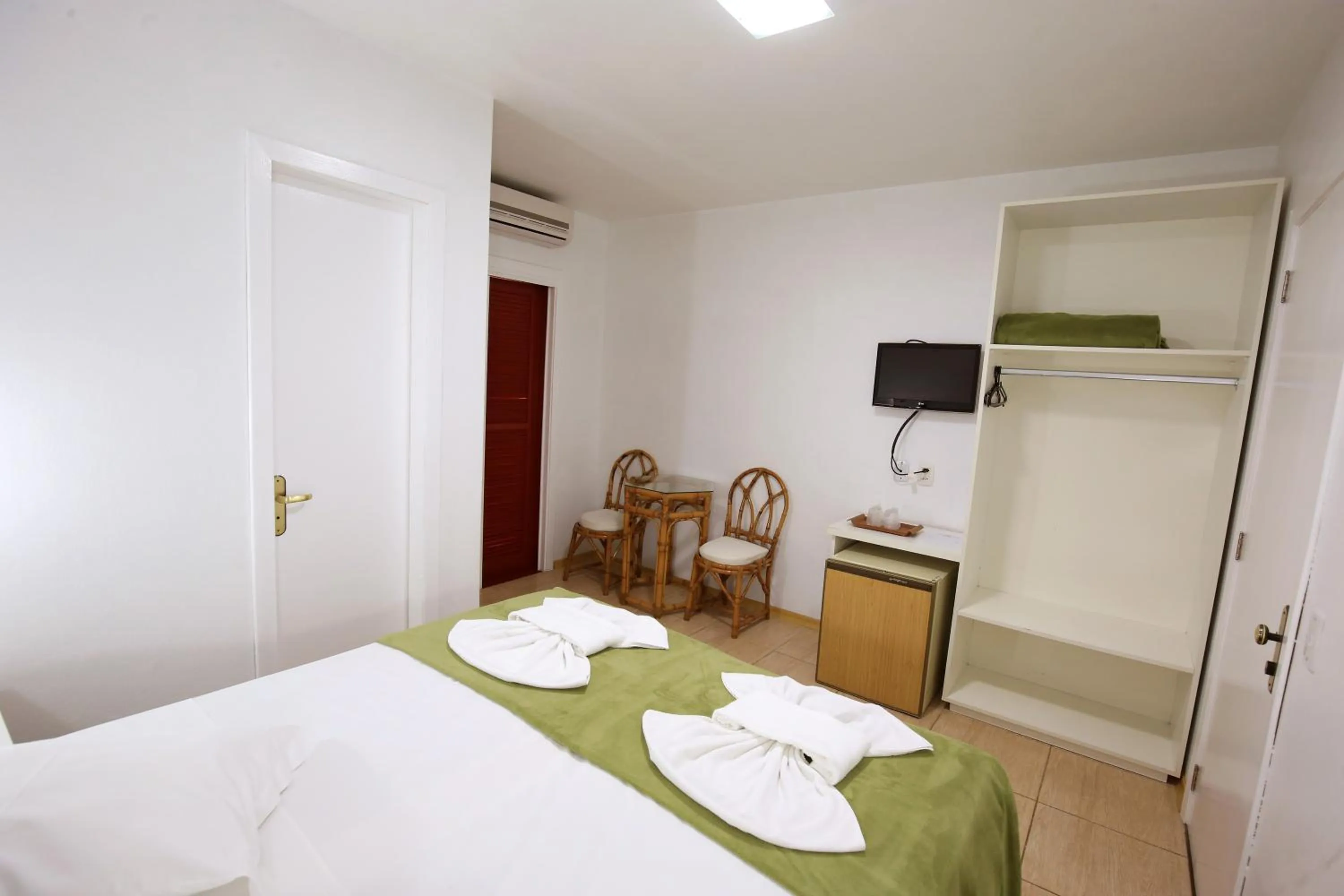 Photo of the whole room, Bed in Hotel Colina São Francisco