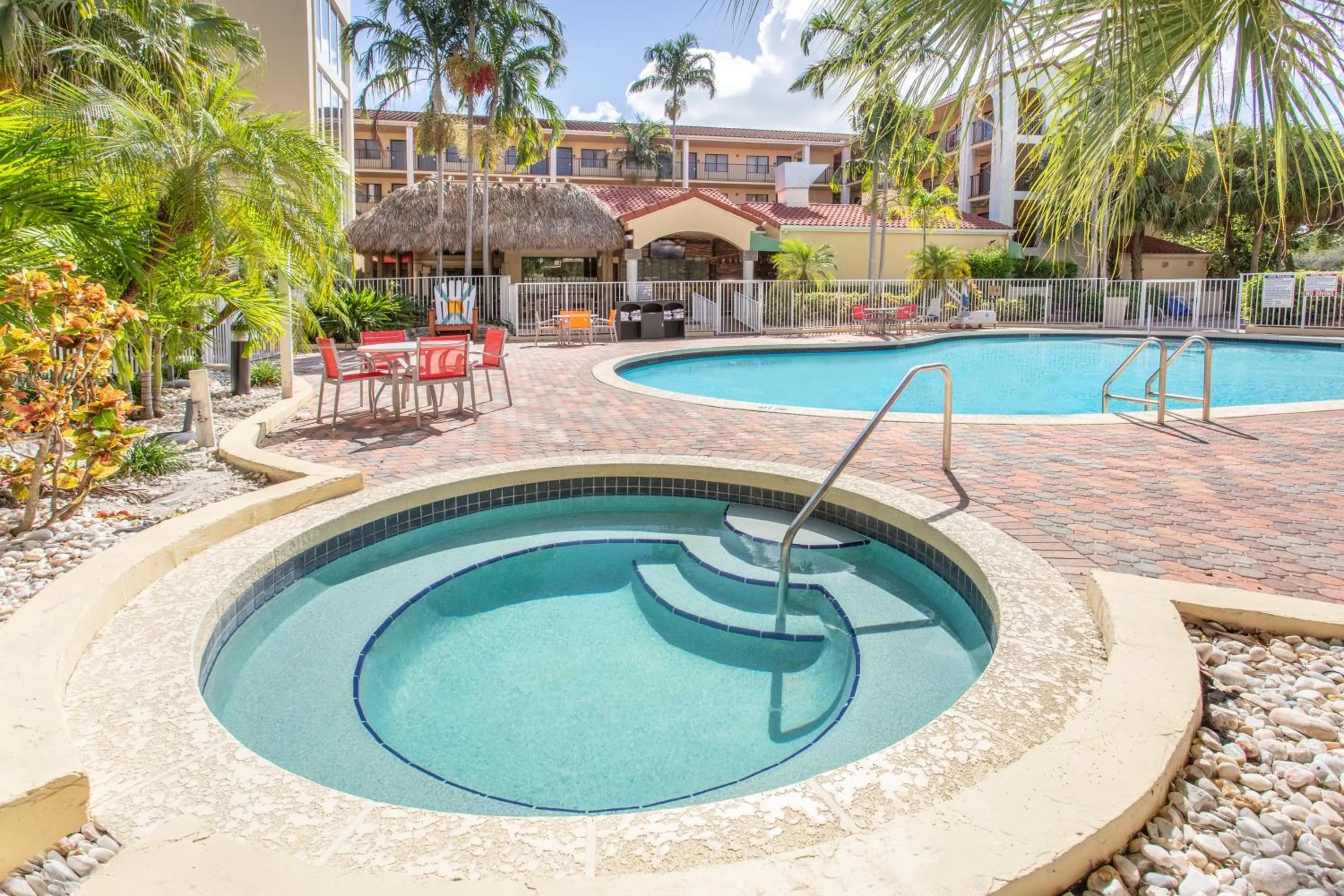 Swimming pool in Holiday Inn & Suites Boca Raton - North