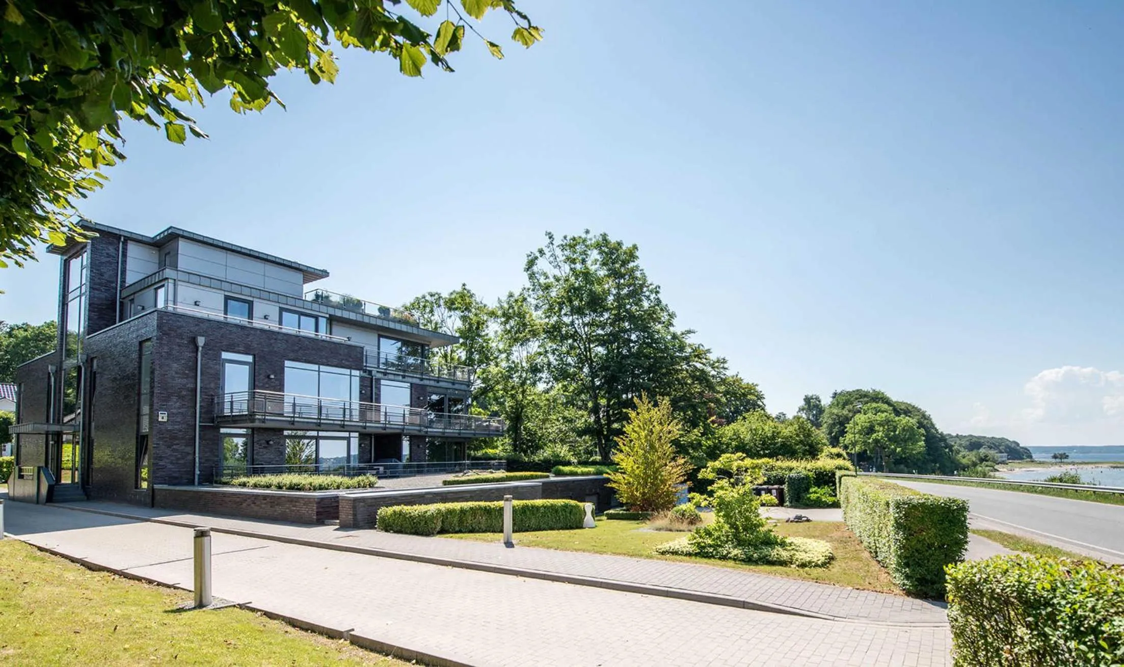 Property building in Exklusive Ferienwohnung mit Wasser