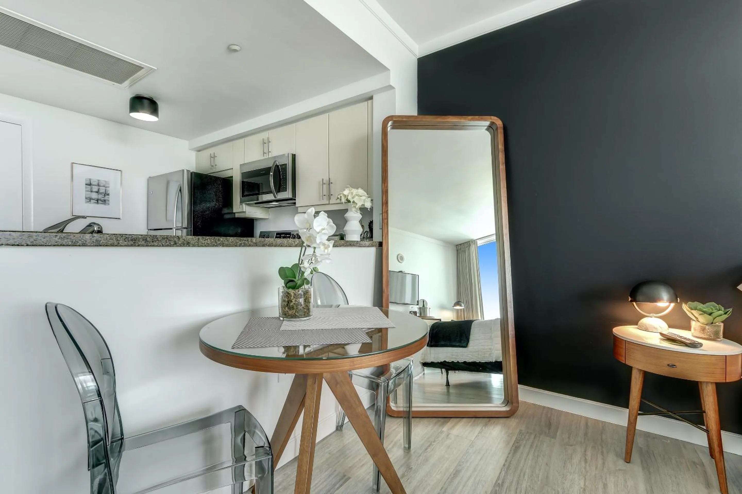 Dining area in iCoconutGrove - Luxurious Vacation Rentals in Coconut Grove