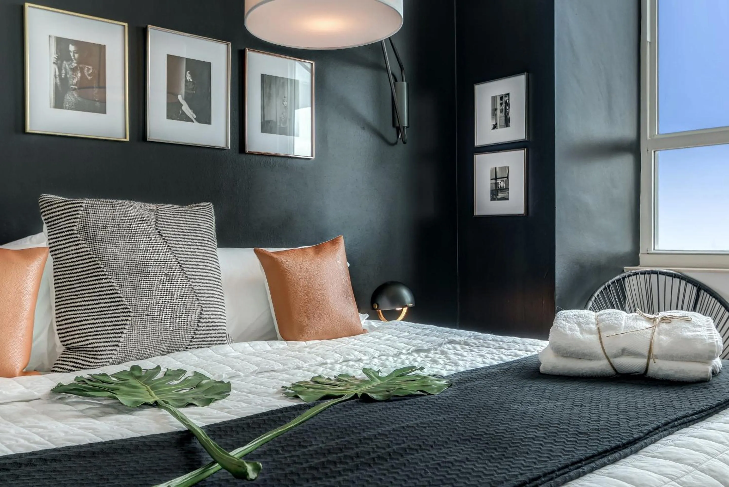 Decorative detail, Bed in iCoconutGrove - Luxurious Vacation Rentals in Coconut Grove