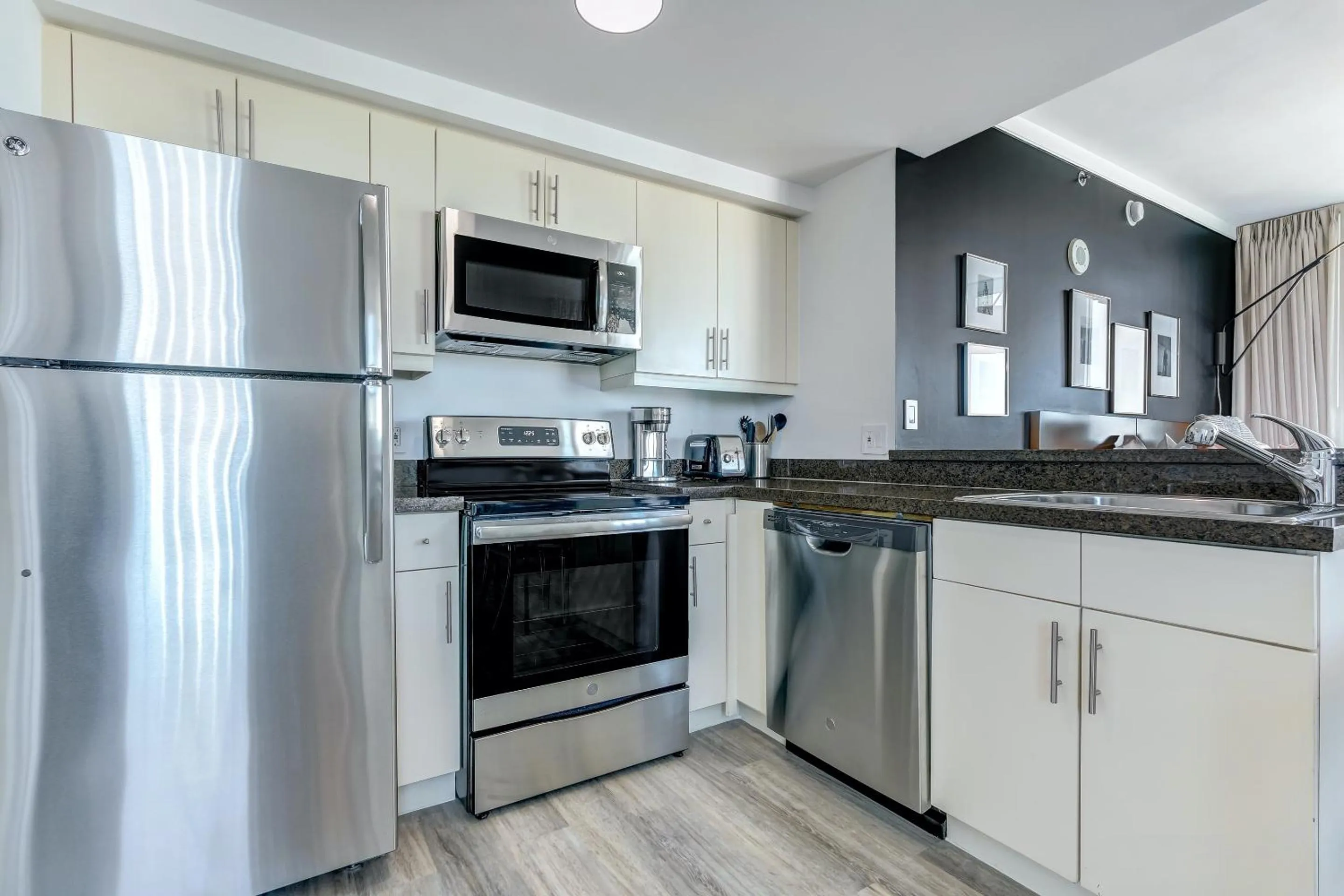 Kitchen or kitchenette in iCoconutGrove - Luxurious Vacation Rentals in Coconut Grove