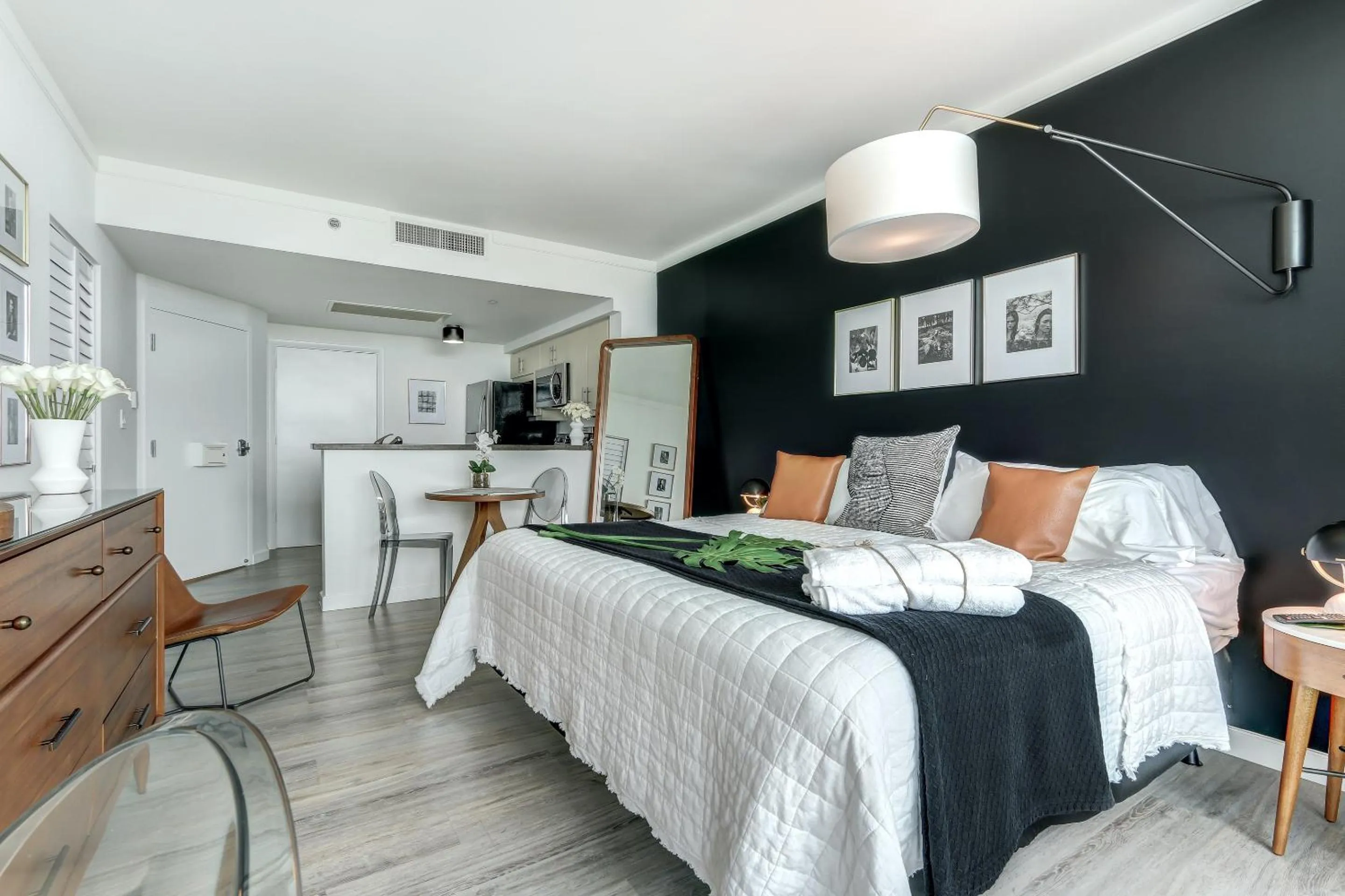 Bed in iCoconutGrove - Luxurious Vacation Rentals in Coconut Grove