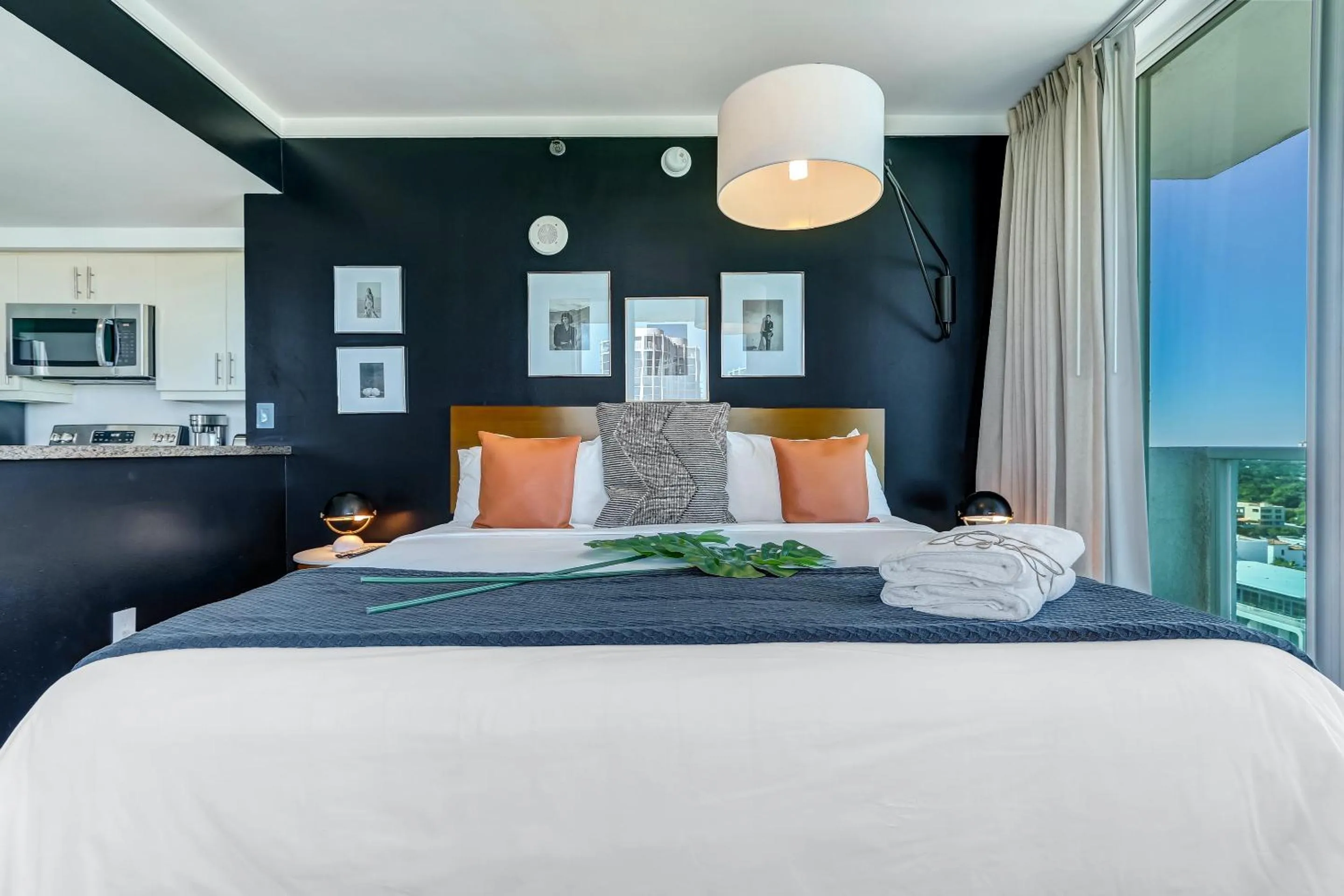 Bed in iCoconutGrove - Luxurious Vacation Rentals in Coconut Grove