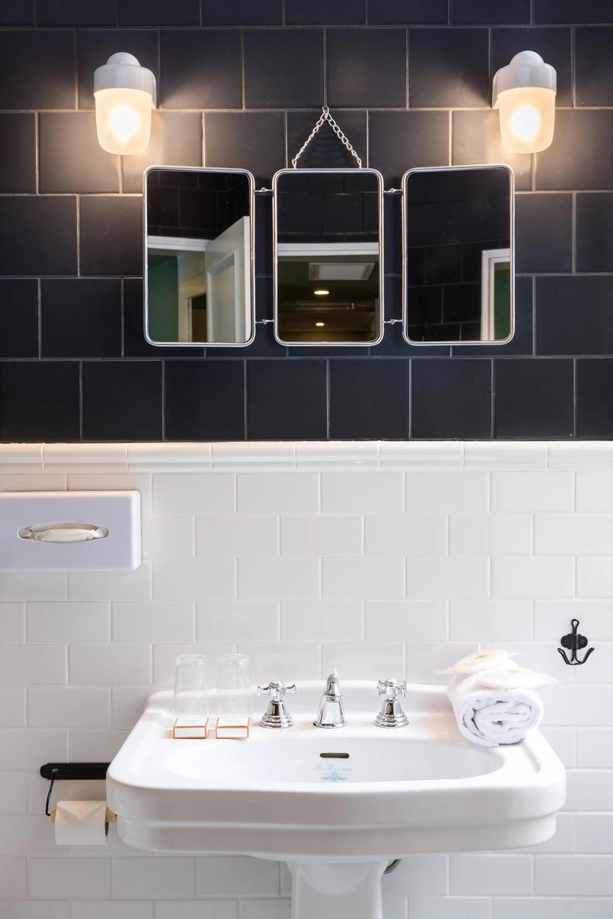 Bathroom in Hôtel Silky by HappyCulture