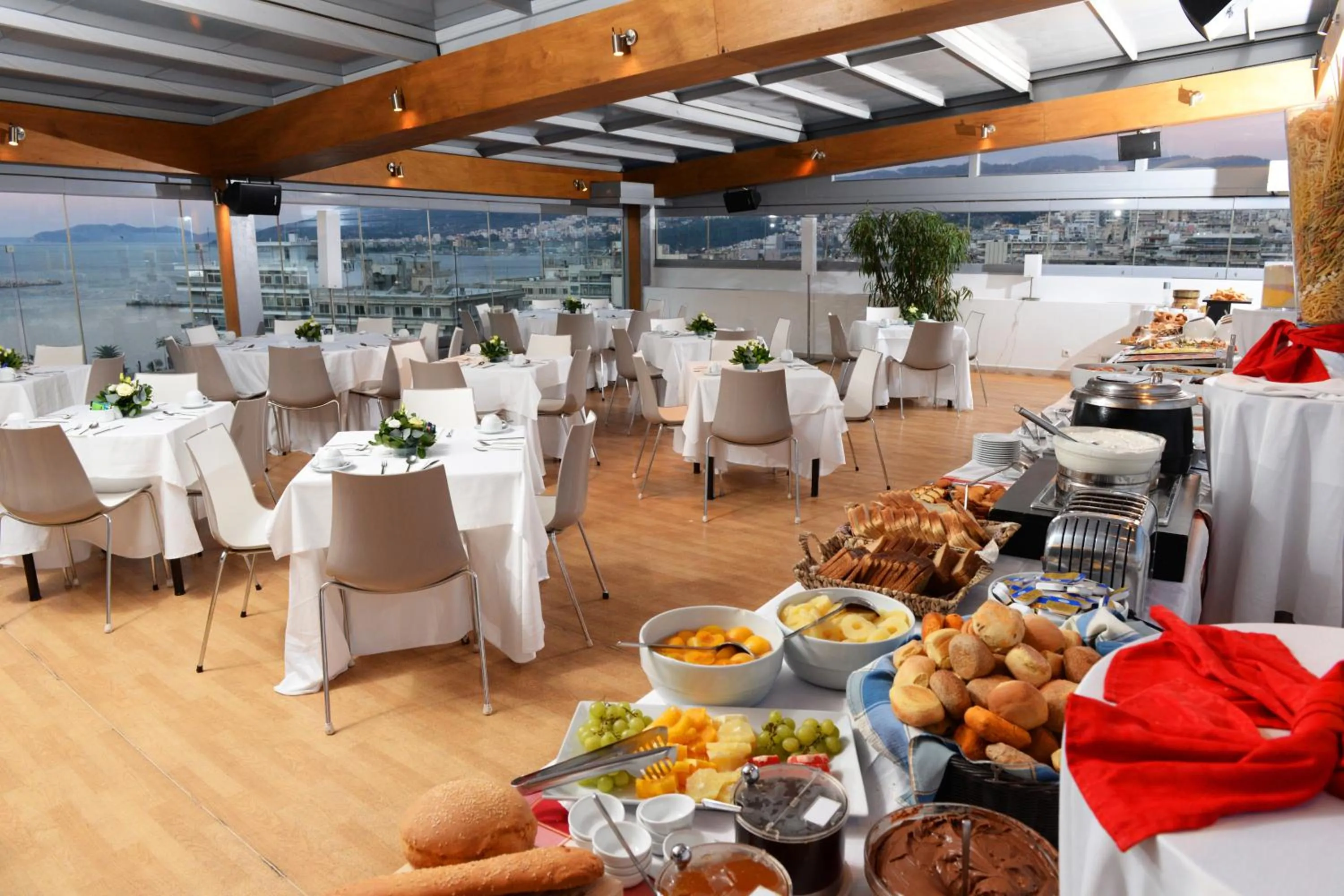 Restaurant/places to eat in Airotel Galaxy