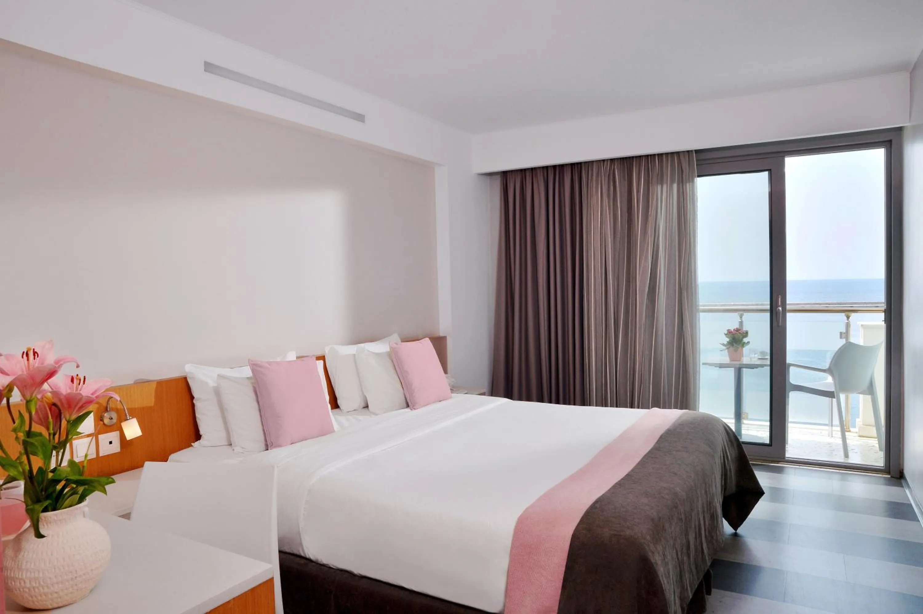 Bed in Airotel Galaxy