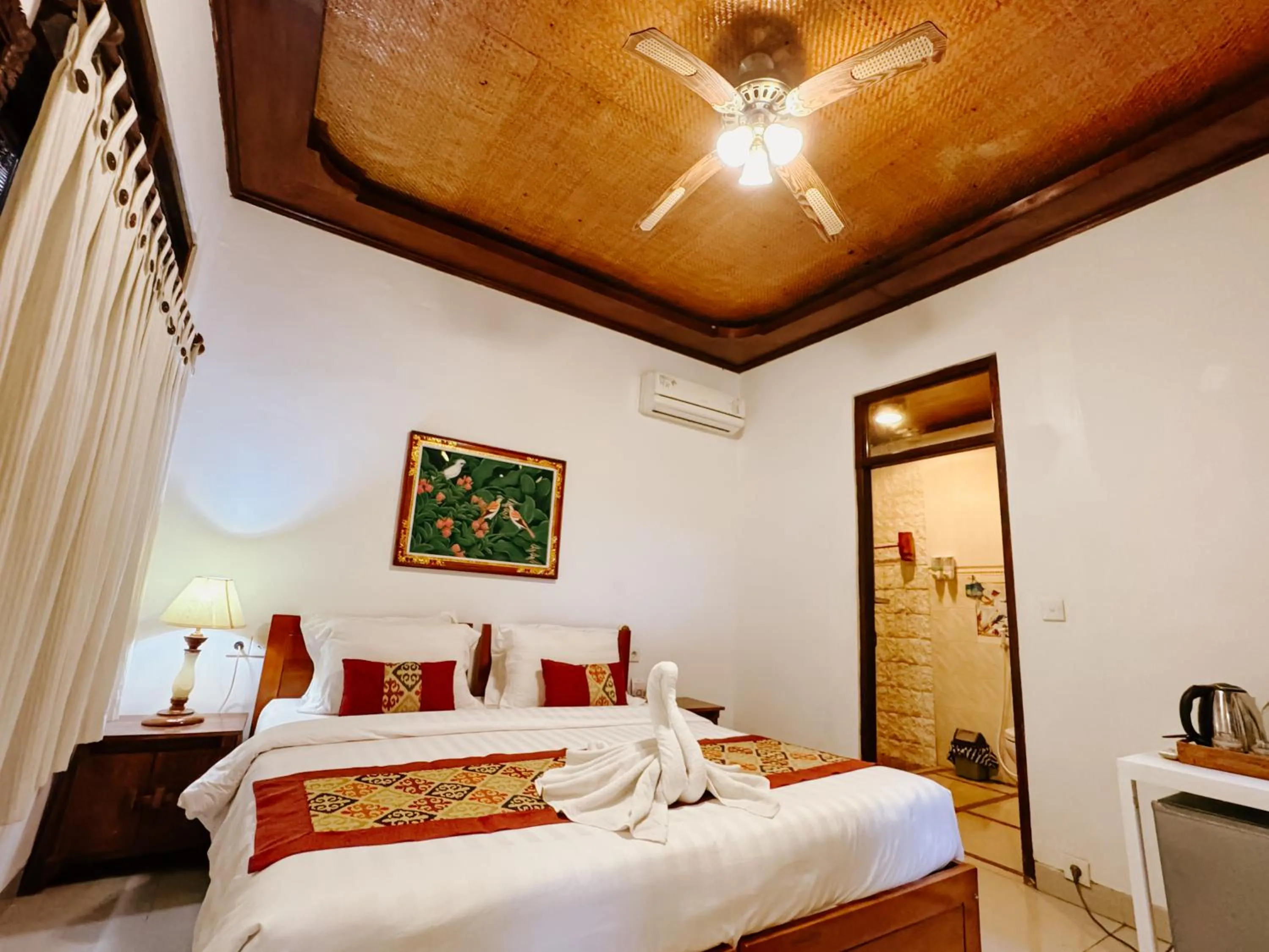 Bed in Amed Cafe & Hotel Kebun Wayan