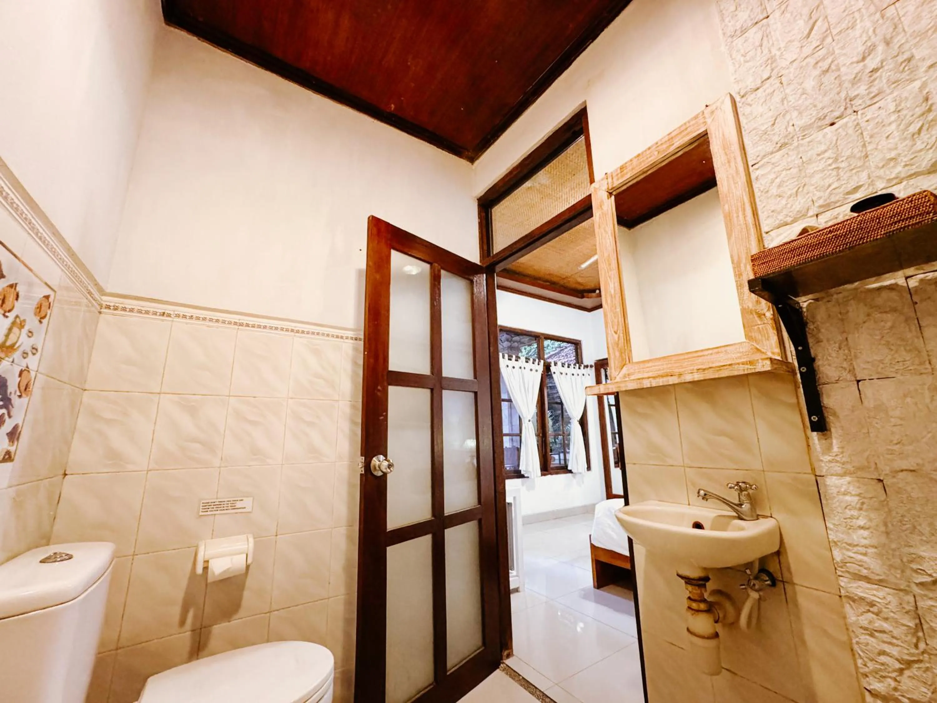 Shower in Amed Cafe & Hotel Kebun Wayan