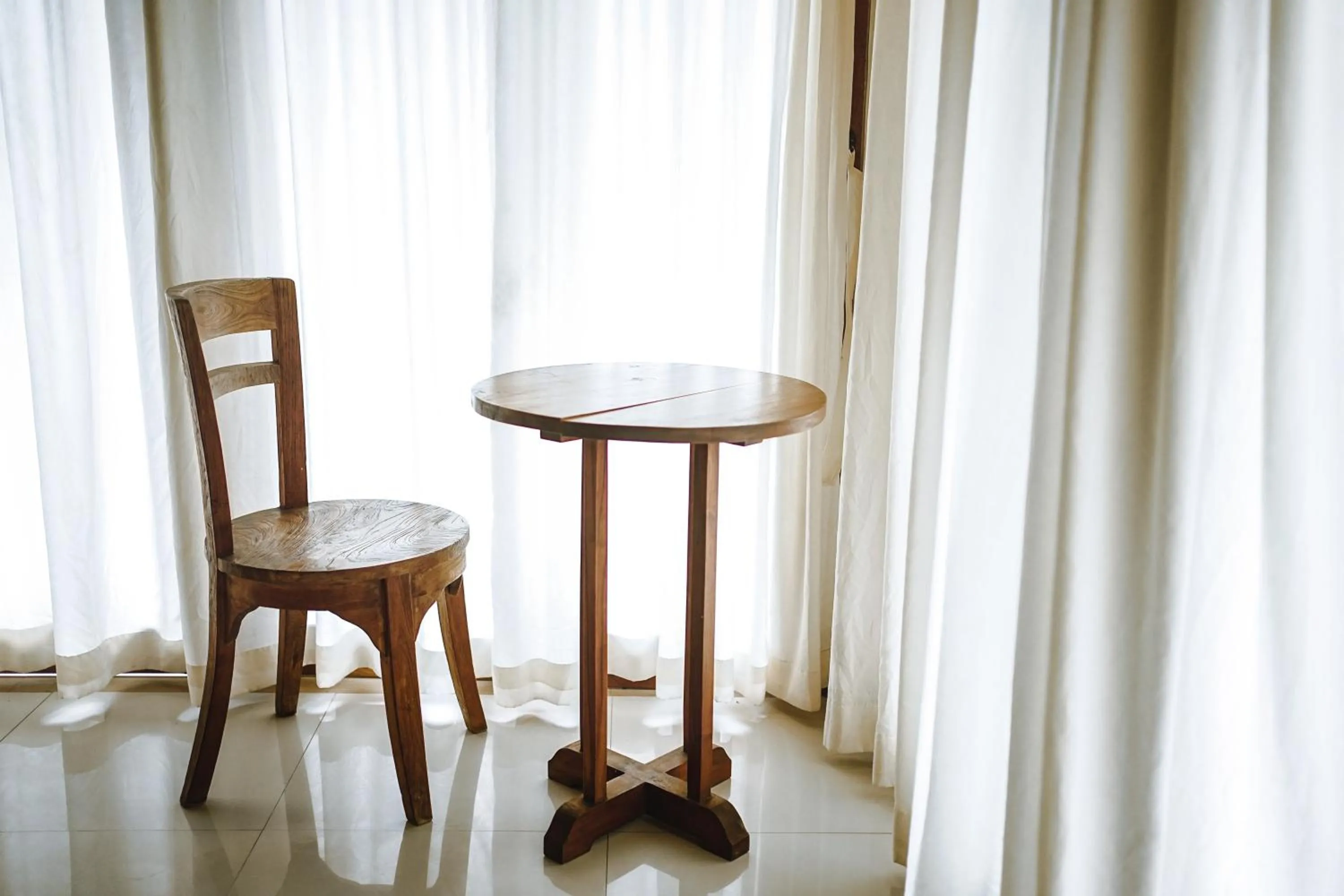 Seating area in Amed Cafe & Hotel Kebun Wayan