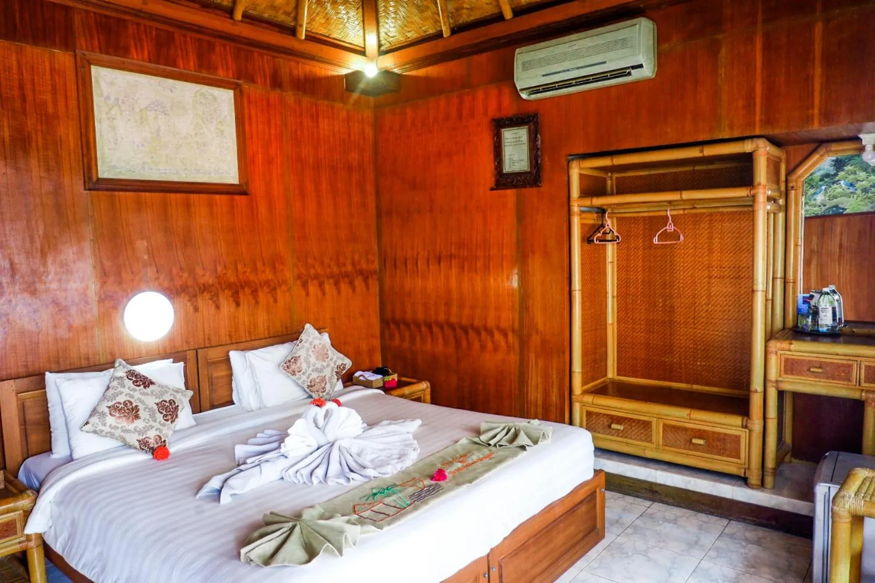 Bed in Amed Cafe & Hotel Kebun Wayan