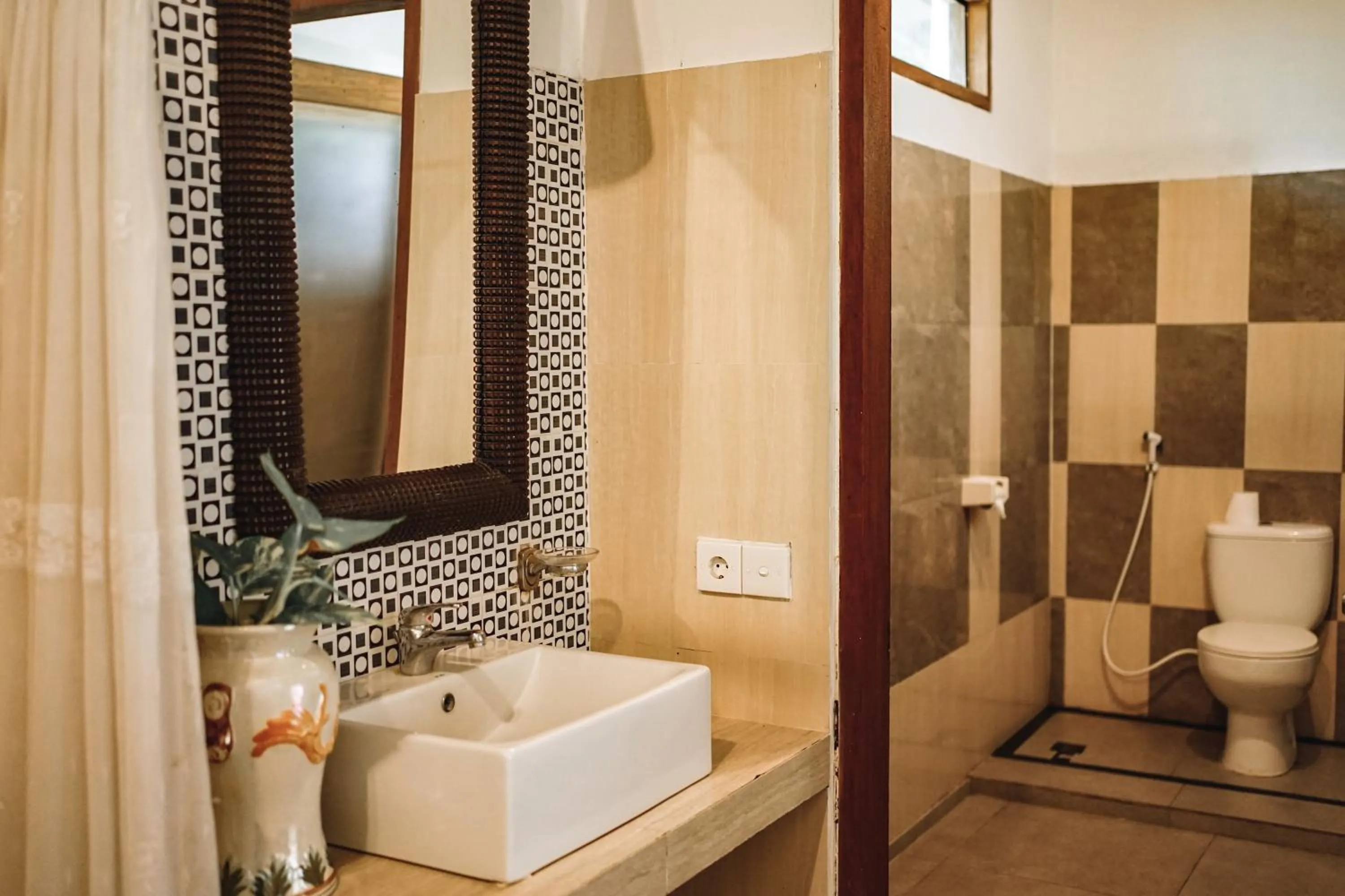 Bathroom in Amed Cafe & Hotel Kebun Wayan