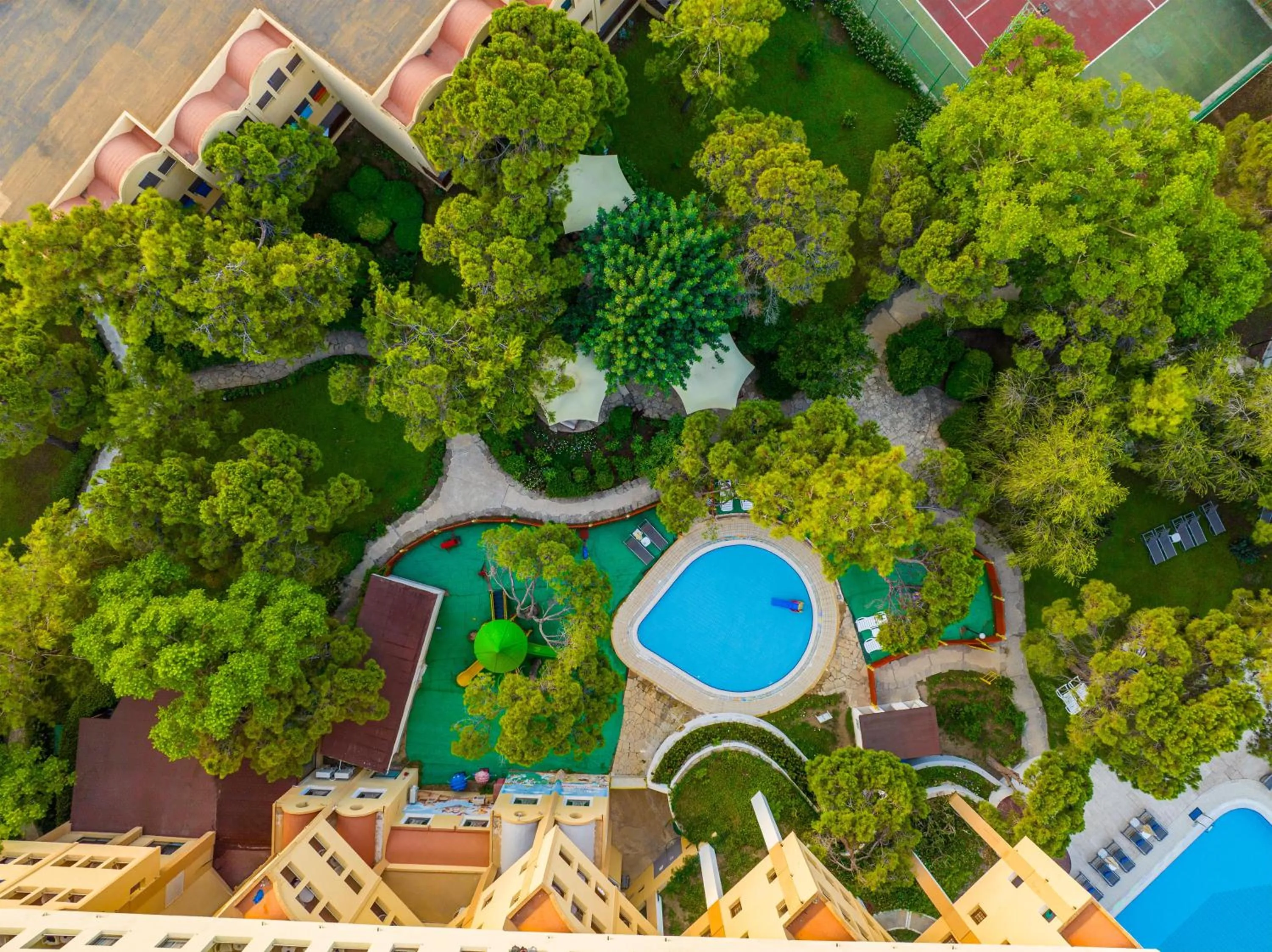 Swimming pool in Asteria Collection Side