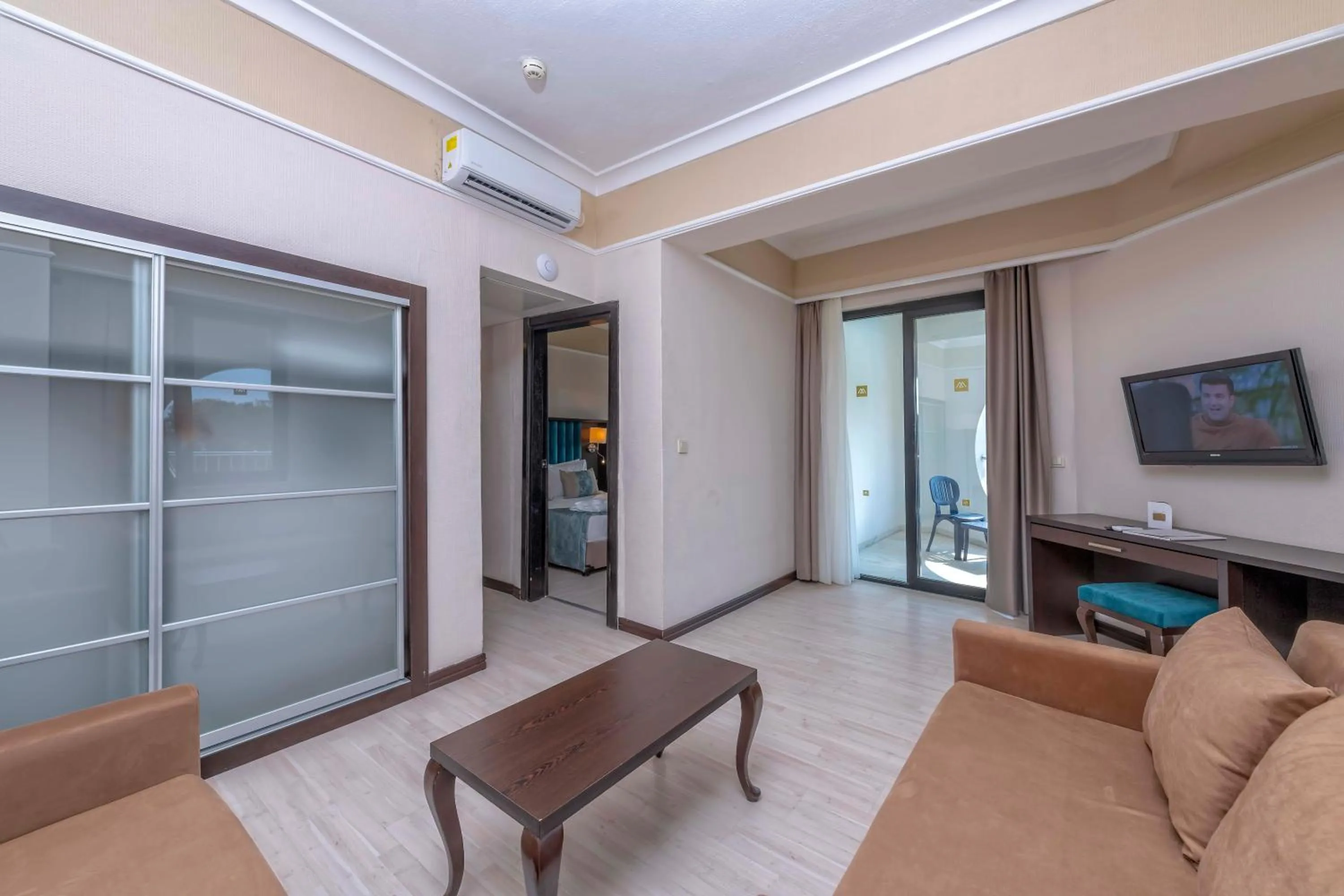 TV and multimedia in Asteria Collection Side