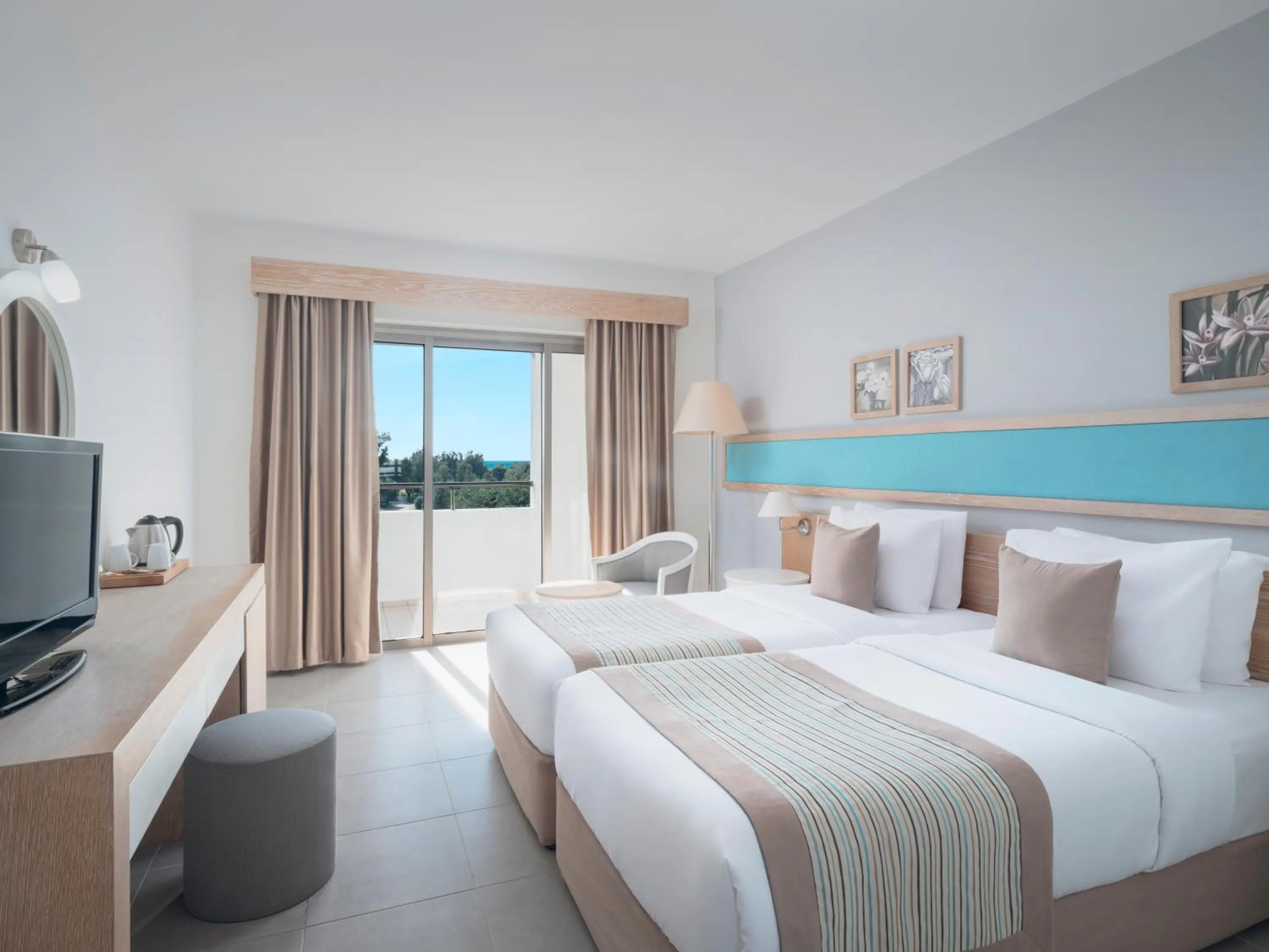 Photo of the whole room in Asteria Collection Side