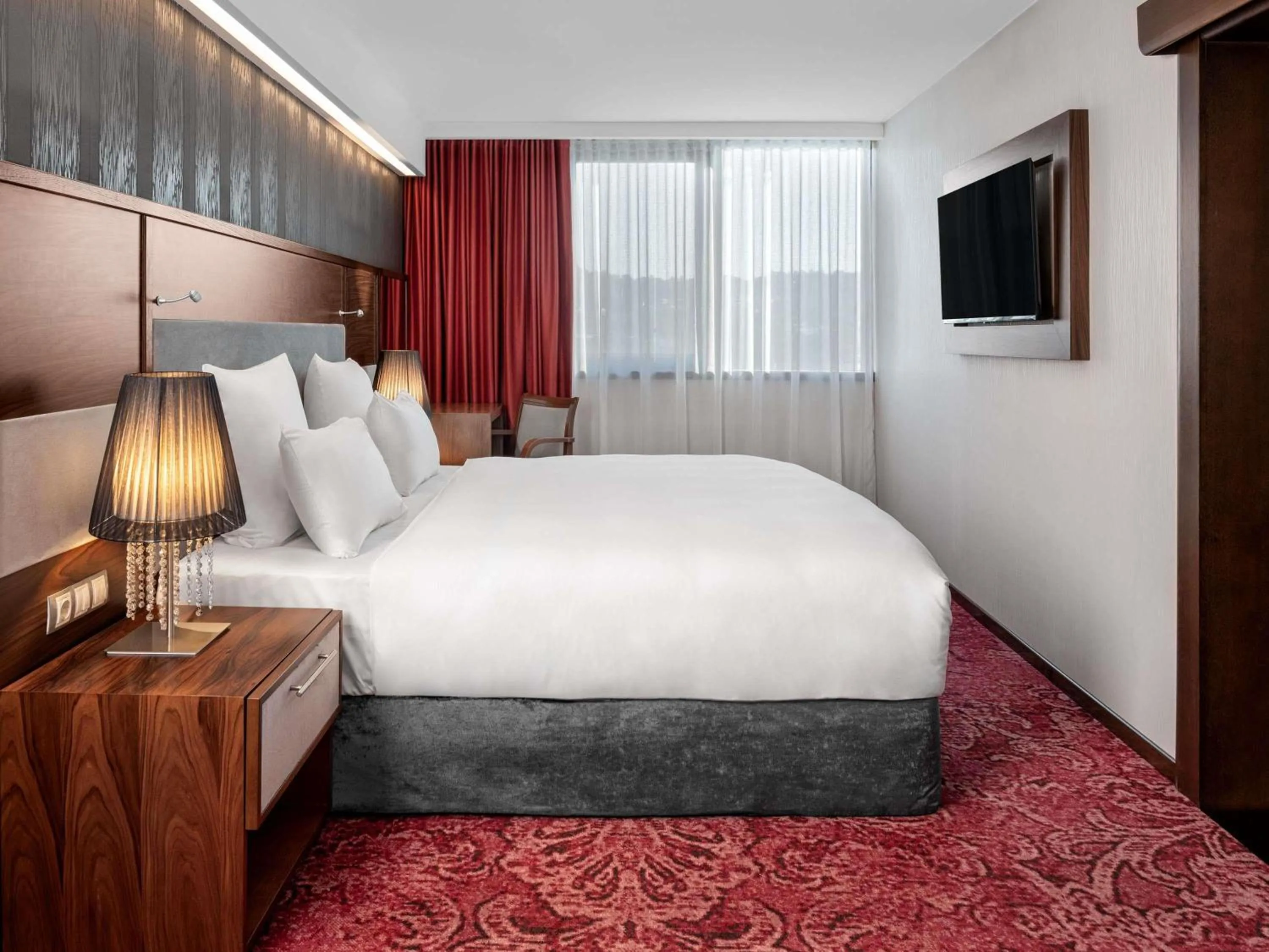 Bedroom, Bed in Movenpick hotel Sarajevo