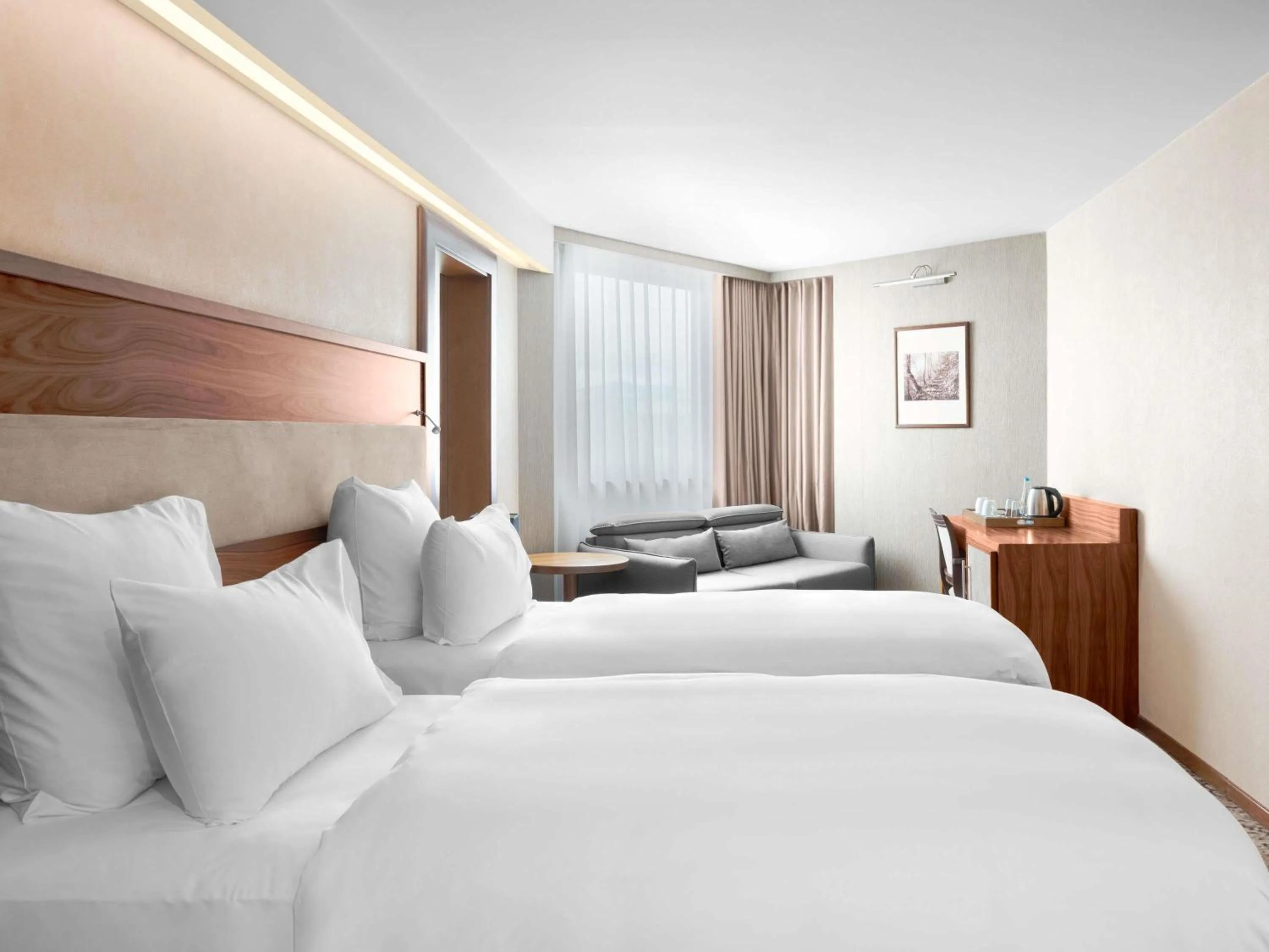 Bedroom, Bed in Movenpick hotel Sarajevo