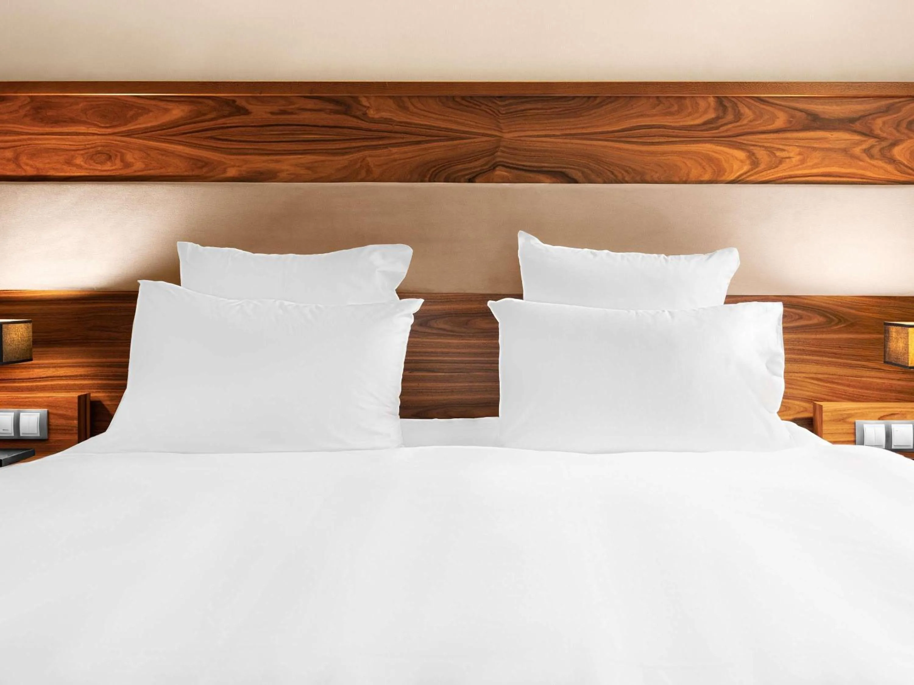 Bedroom, Bed in Movenpick hotel Sarajevo