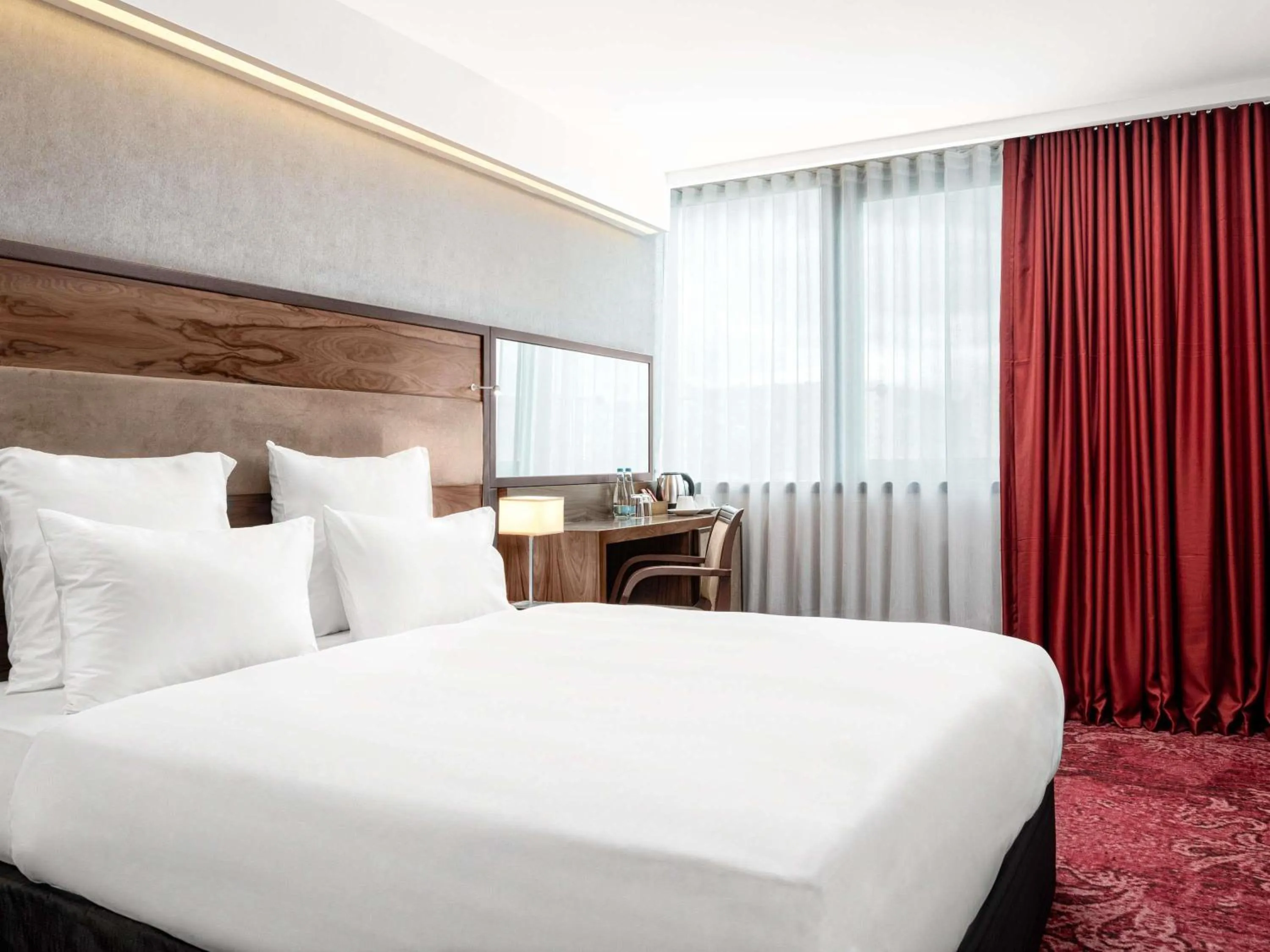 Bedroom, Bed in Movenpick hotel Sarajevo