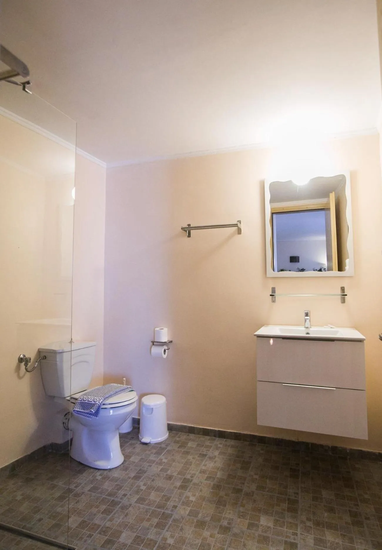 Shower in Ammon Garden Hotel