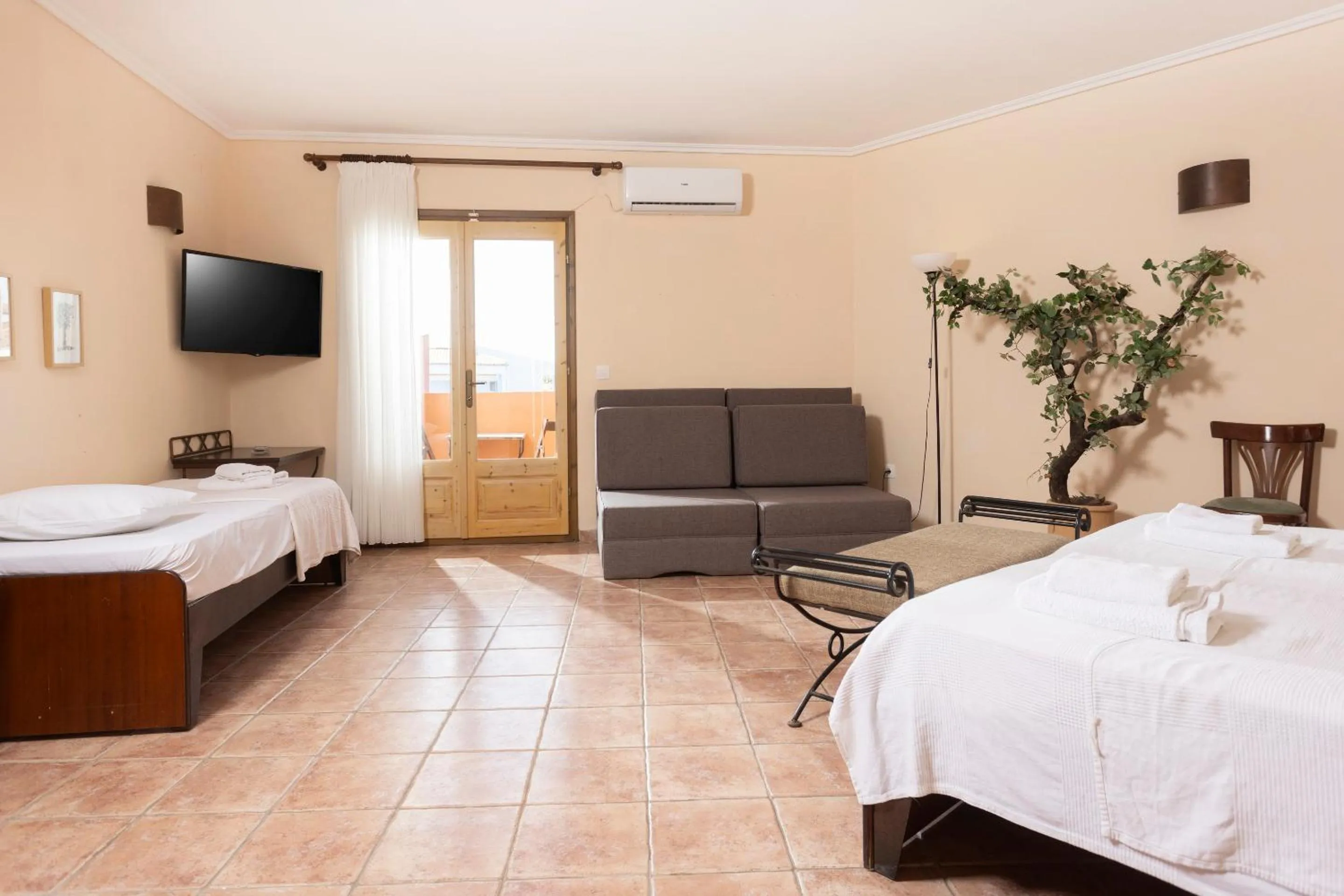 Bed in Ammon Garden Hotel