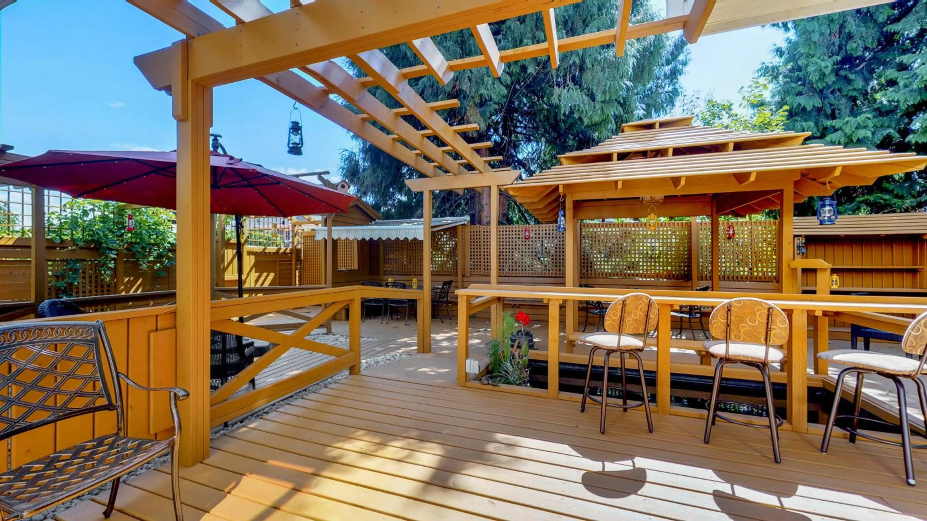 Patio in Kelowna Bed & Breakfast - CHATHAM HOUSE