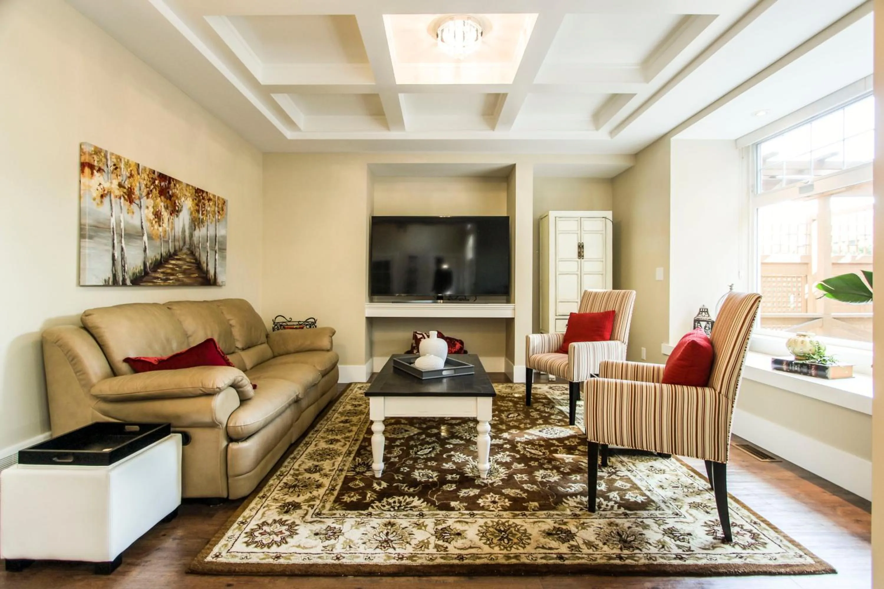 TV and multimedia in Kelowna Bed & Breakfast - CHATHAM HOUSE