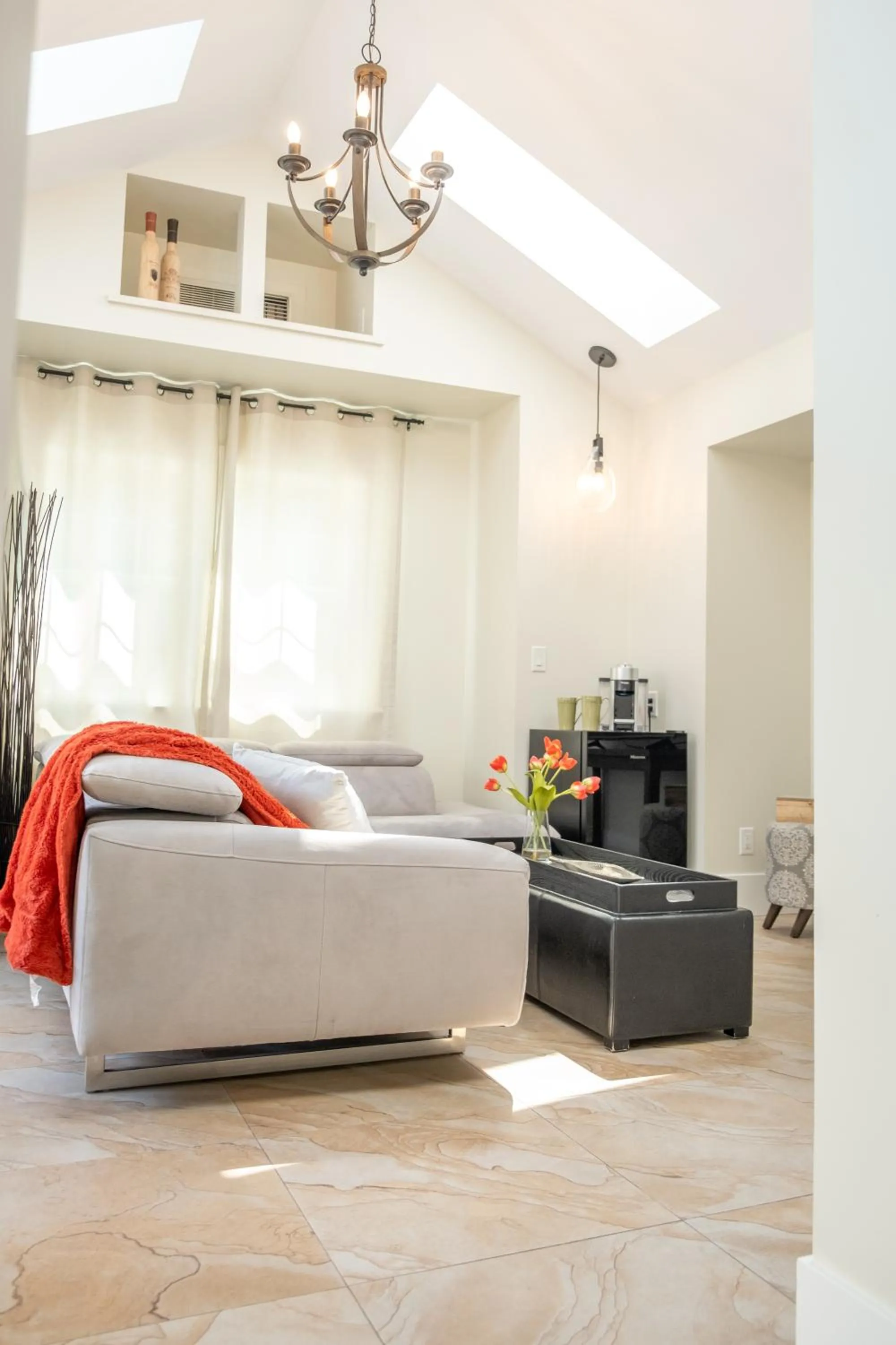 TV and multimedia in Kelowna Bed & Breakfast - CHATHAM HOUSE