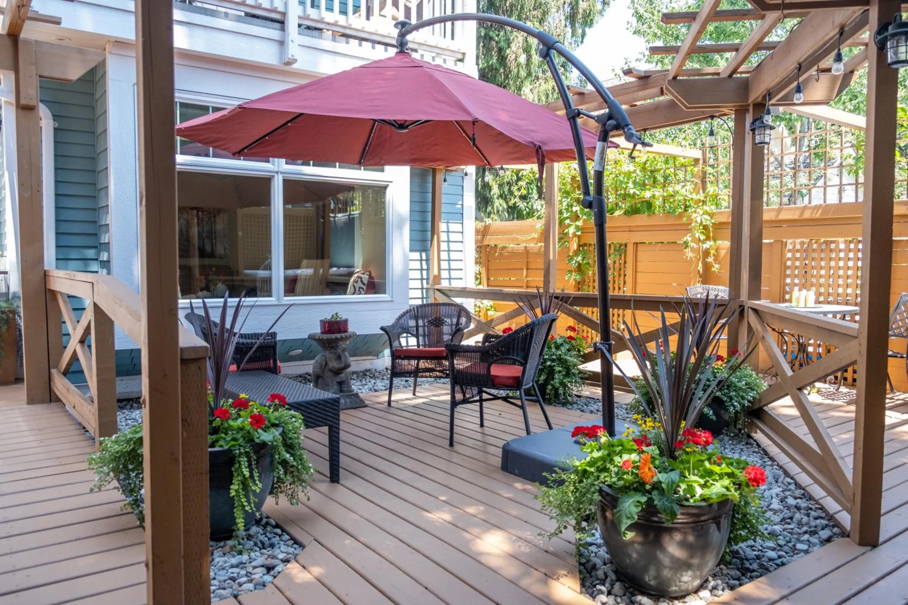 Patio in Kelowna Bed & Breakfast - CHATHAM HOUSE