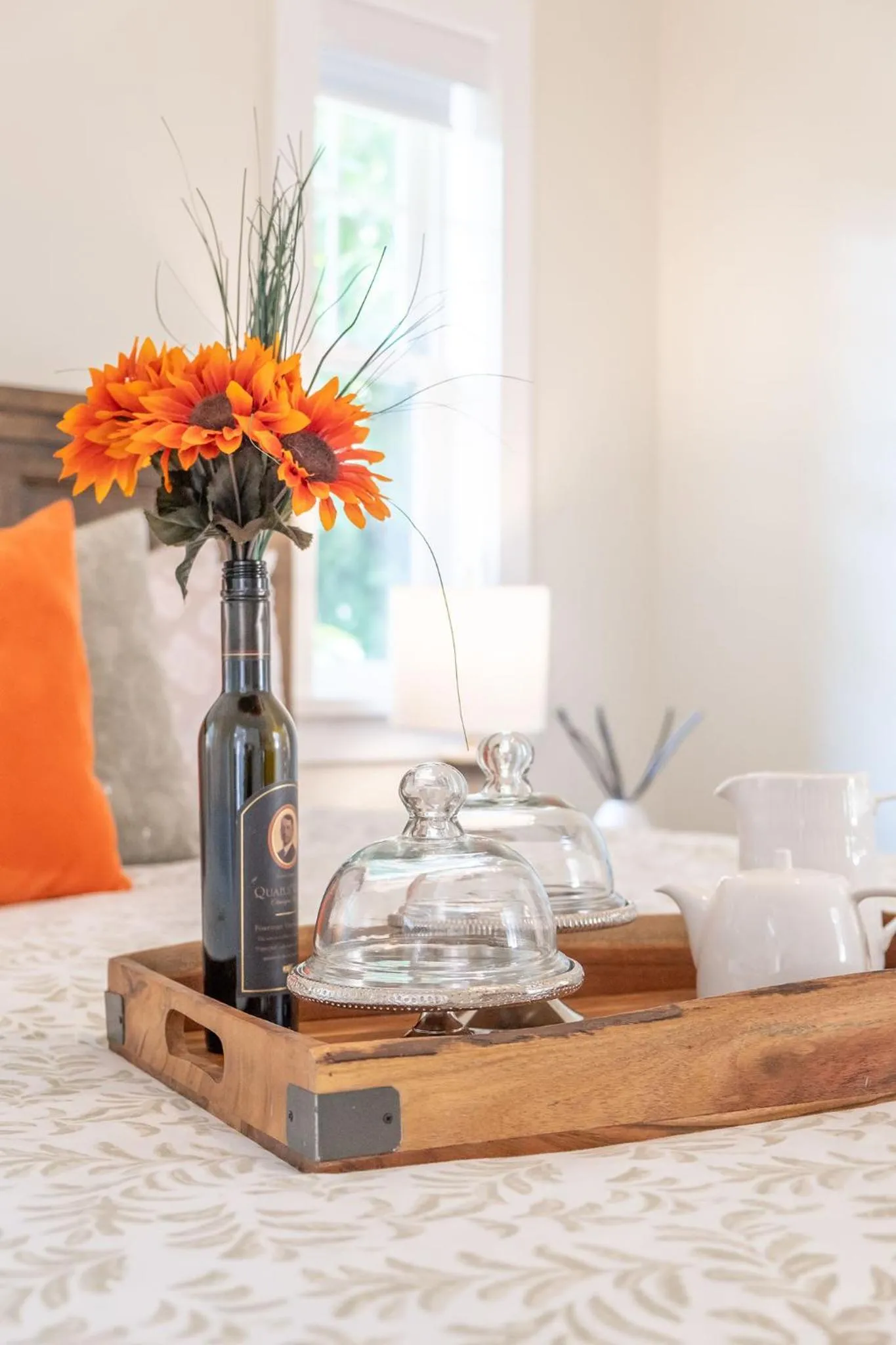 Bed in Kelowna Bed & Breakfast - CHATHAM HOUSE