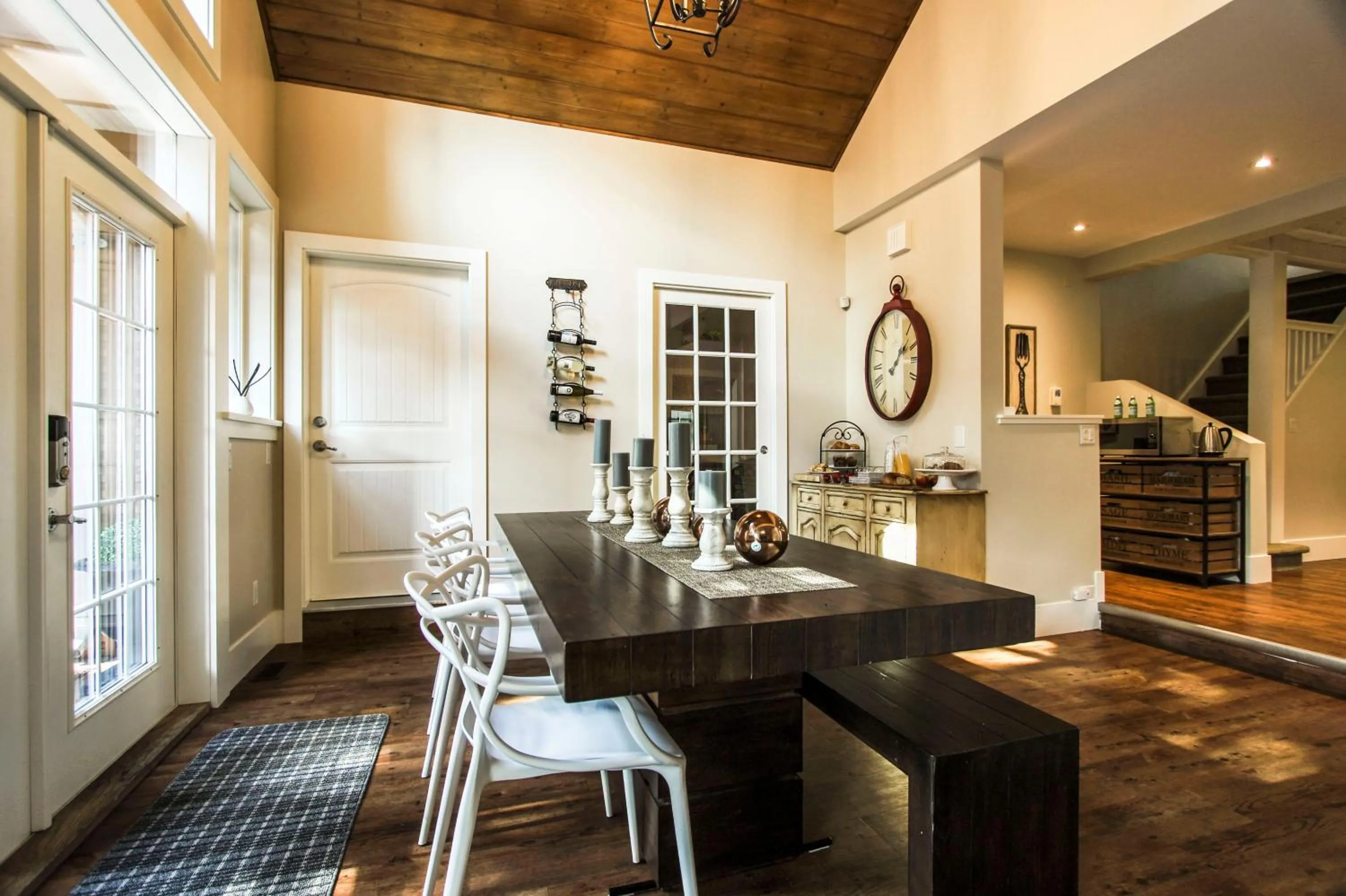 Dining area in Kelowna Bed & Breakfast - CHATHAM HOUSE