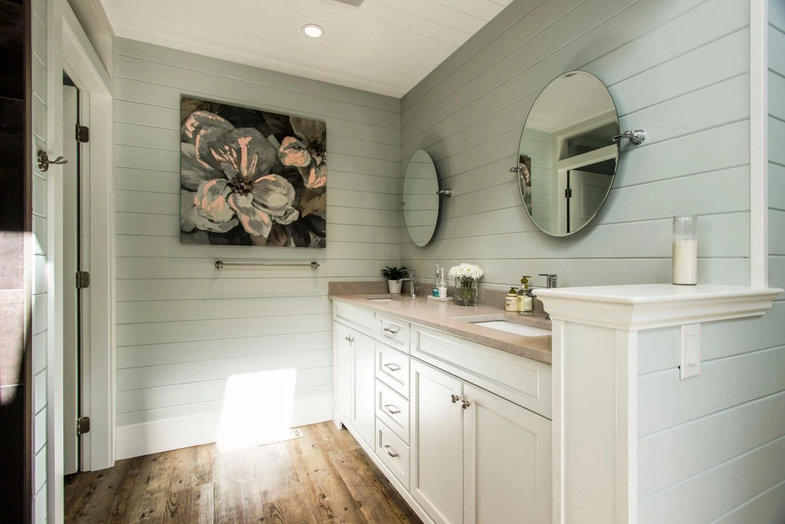 Bathroom in Kelowna Bed & Breakfast - CHATHAM HOUSE