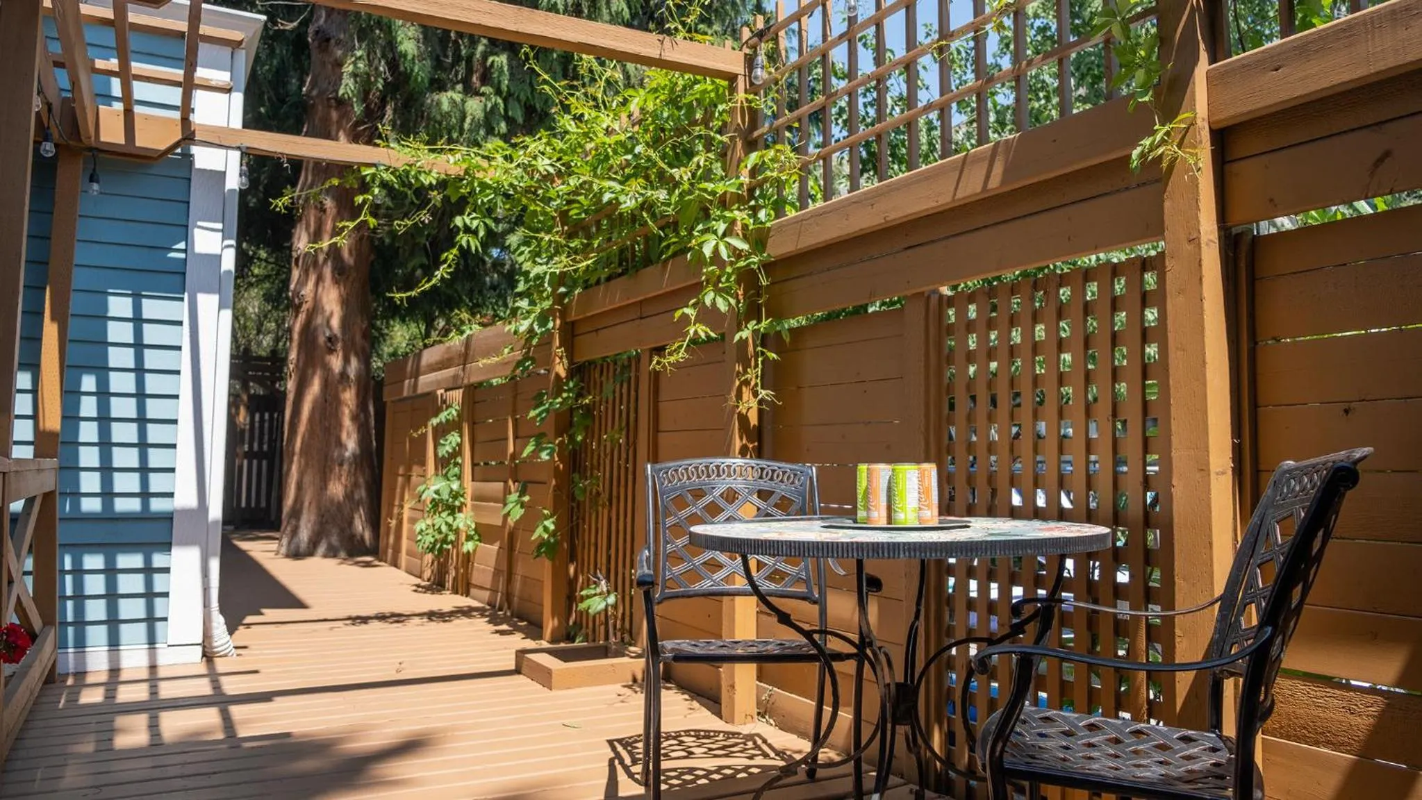 Patio in Kelowna Bed & Breakfast - CHATHAM HOUSE