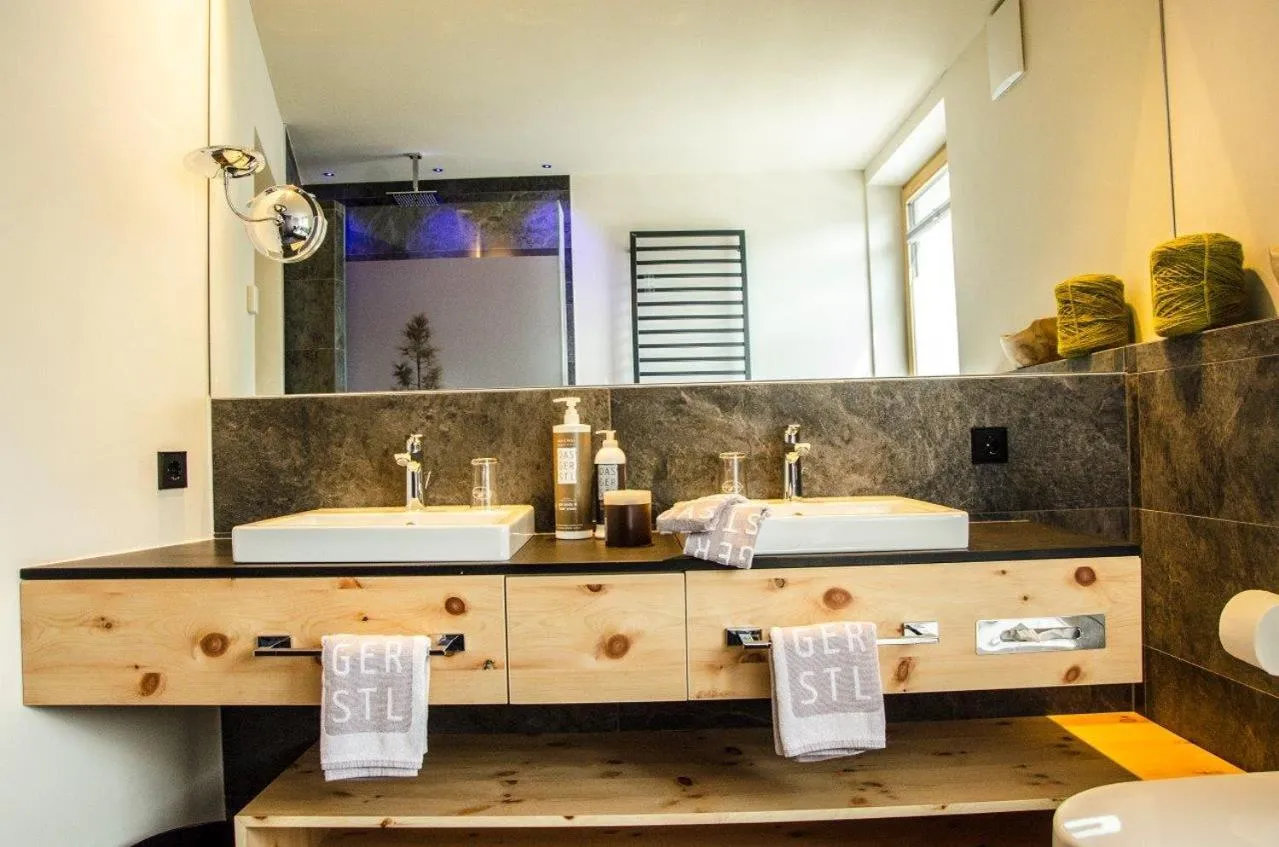 Bathroom in DAS GERSTL Alpine Retreat