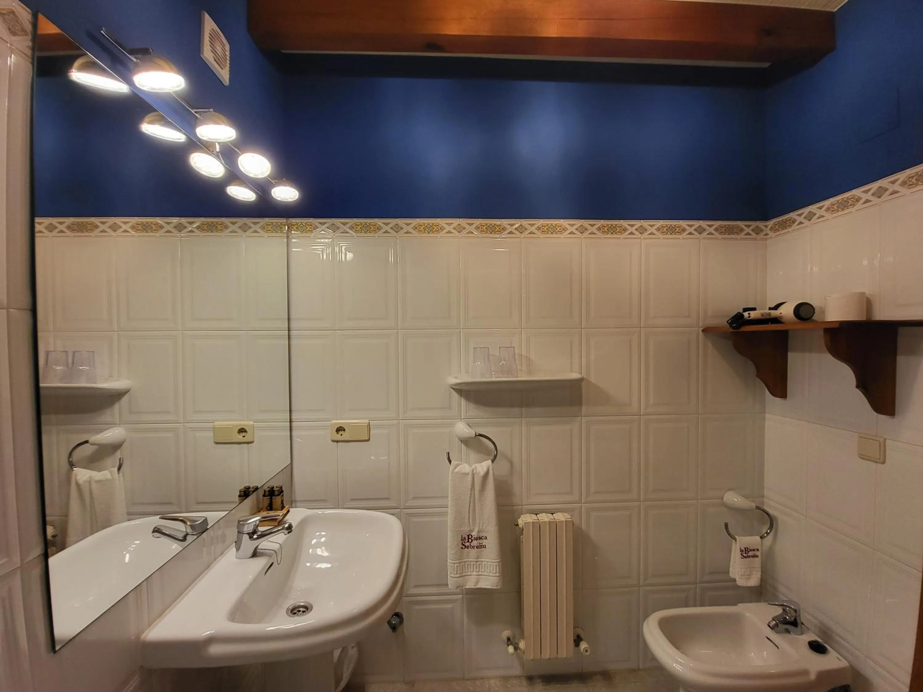 Shower in La Biesca Sebreñu