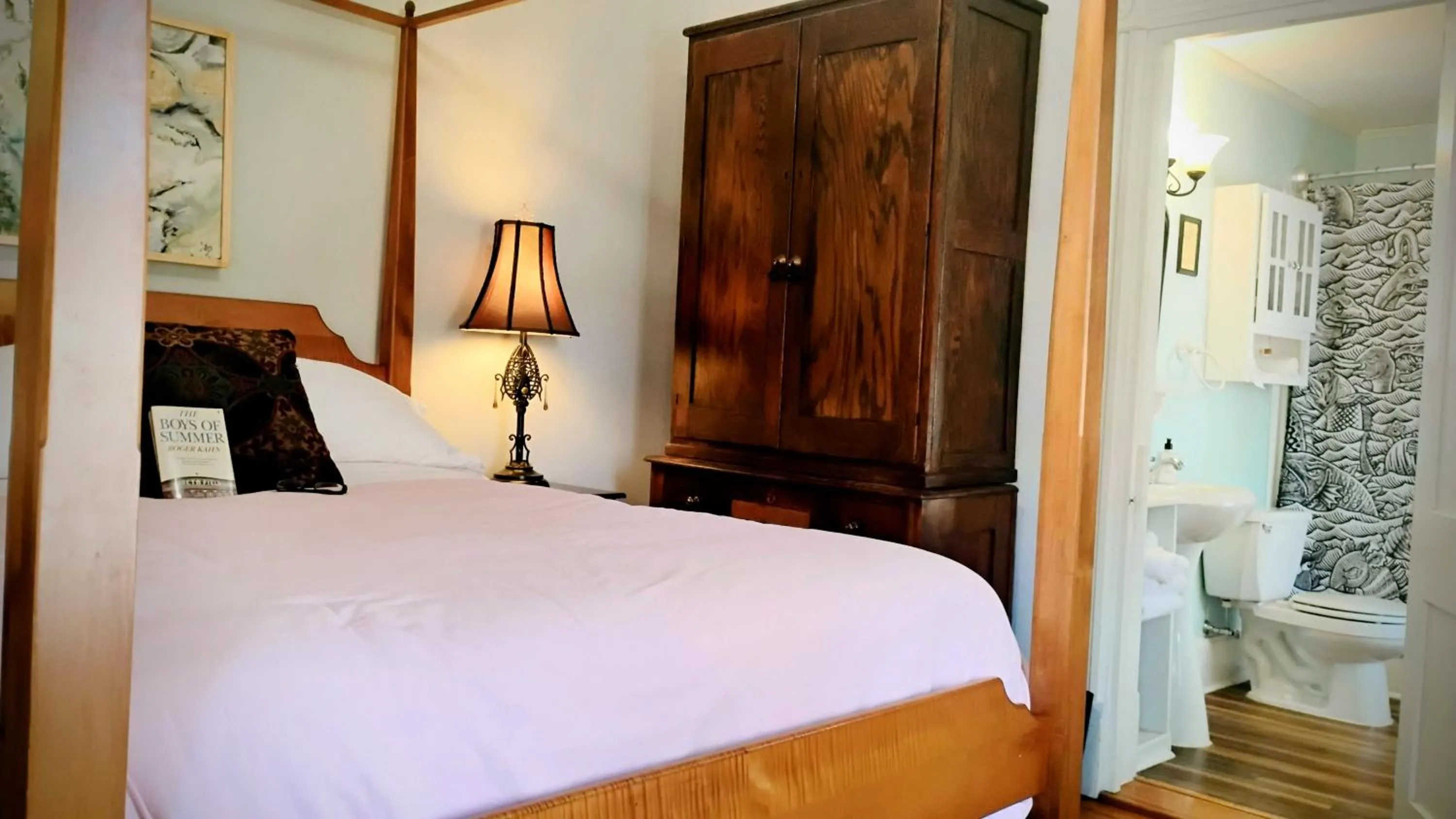 Toilet, Bed in Cooperstown Bed and Breakfast