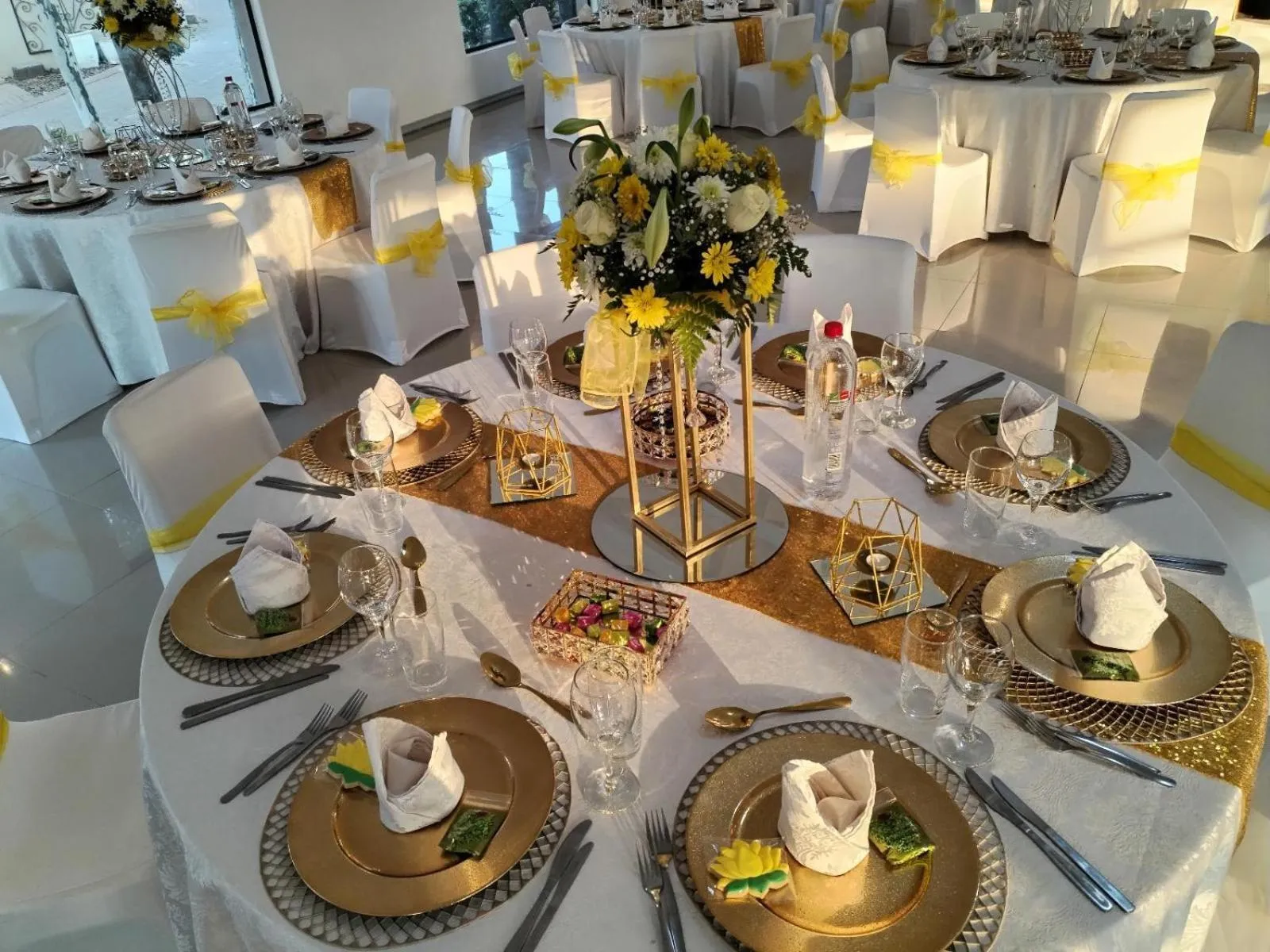 Decorative detail in Hole In One