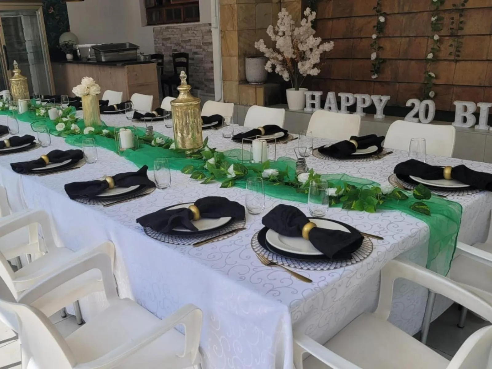 Decorative detail in Hole In One