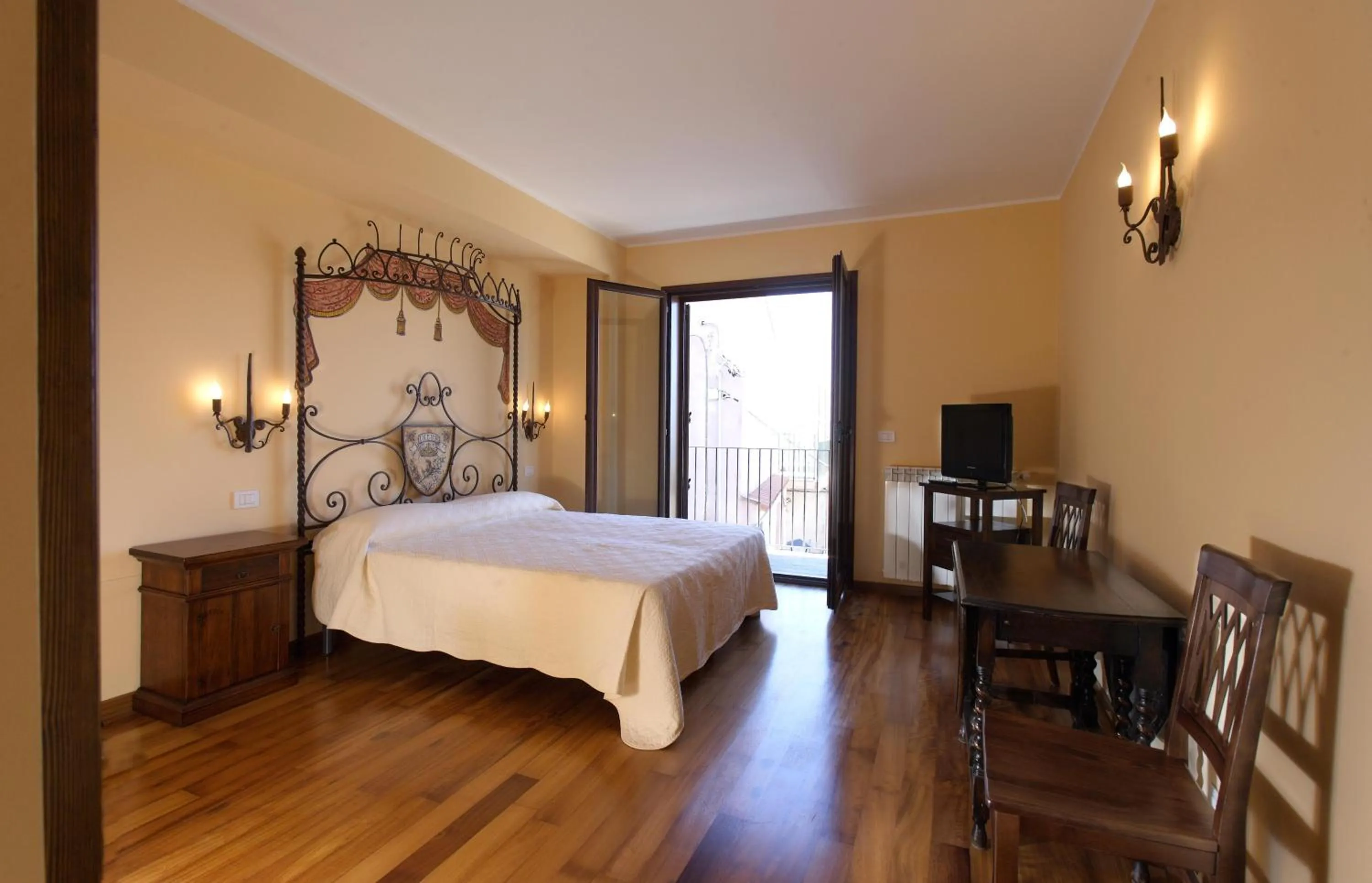 Bedroom, Bed in Borgo Medievale