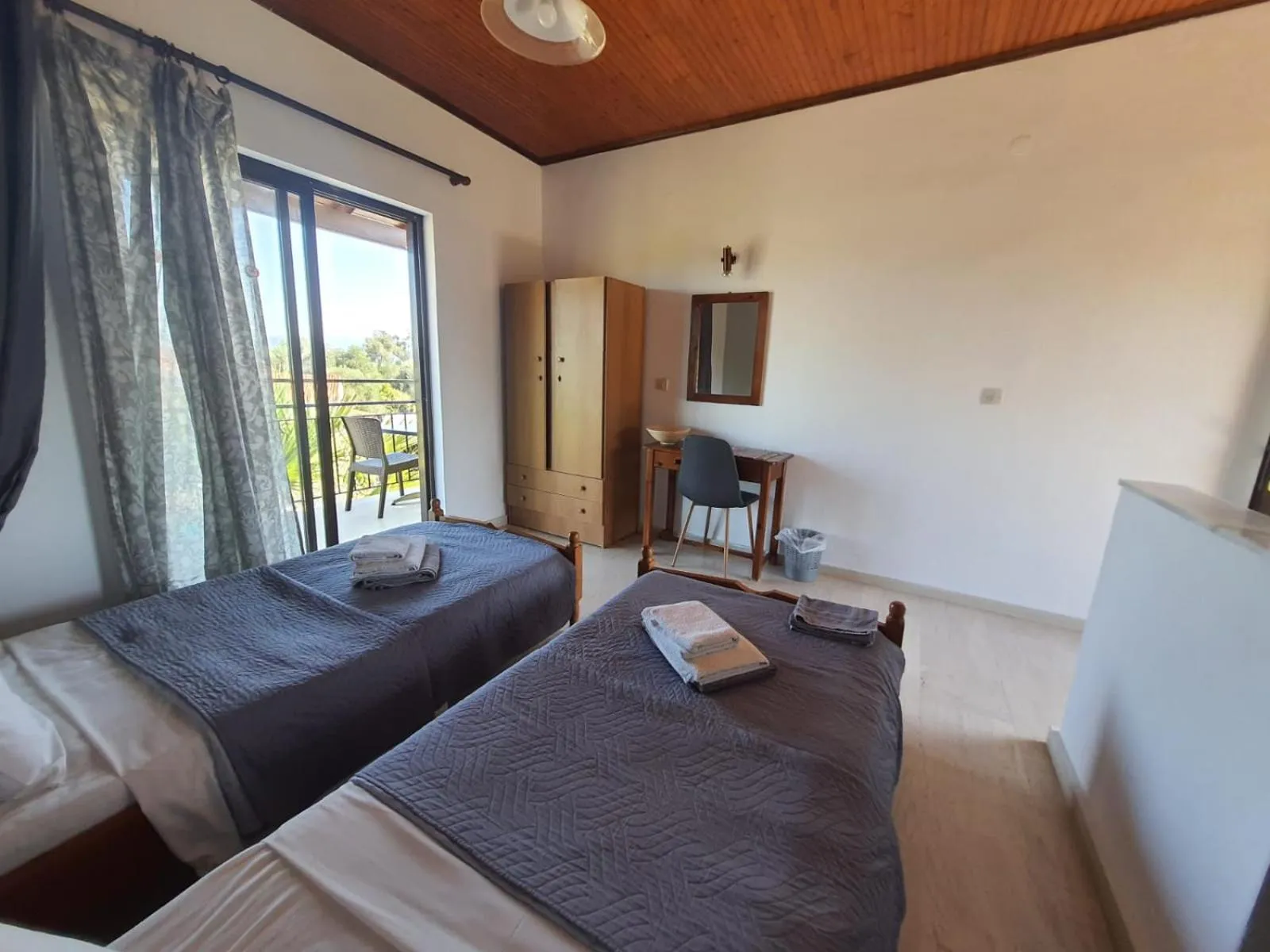 Bed in Palmyra Studios