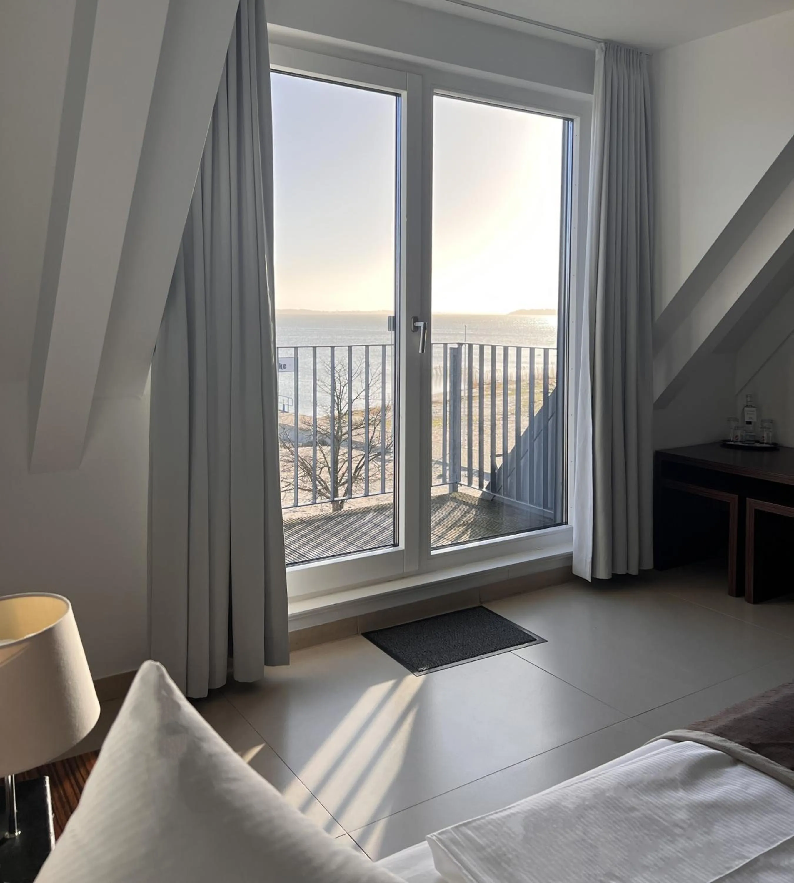 View (from property/room), Bed in Strandhotel Dranske