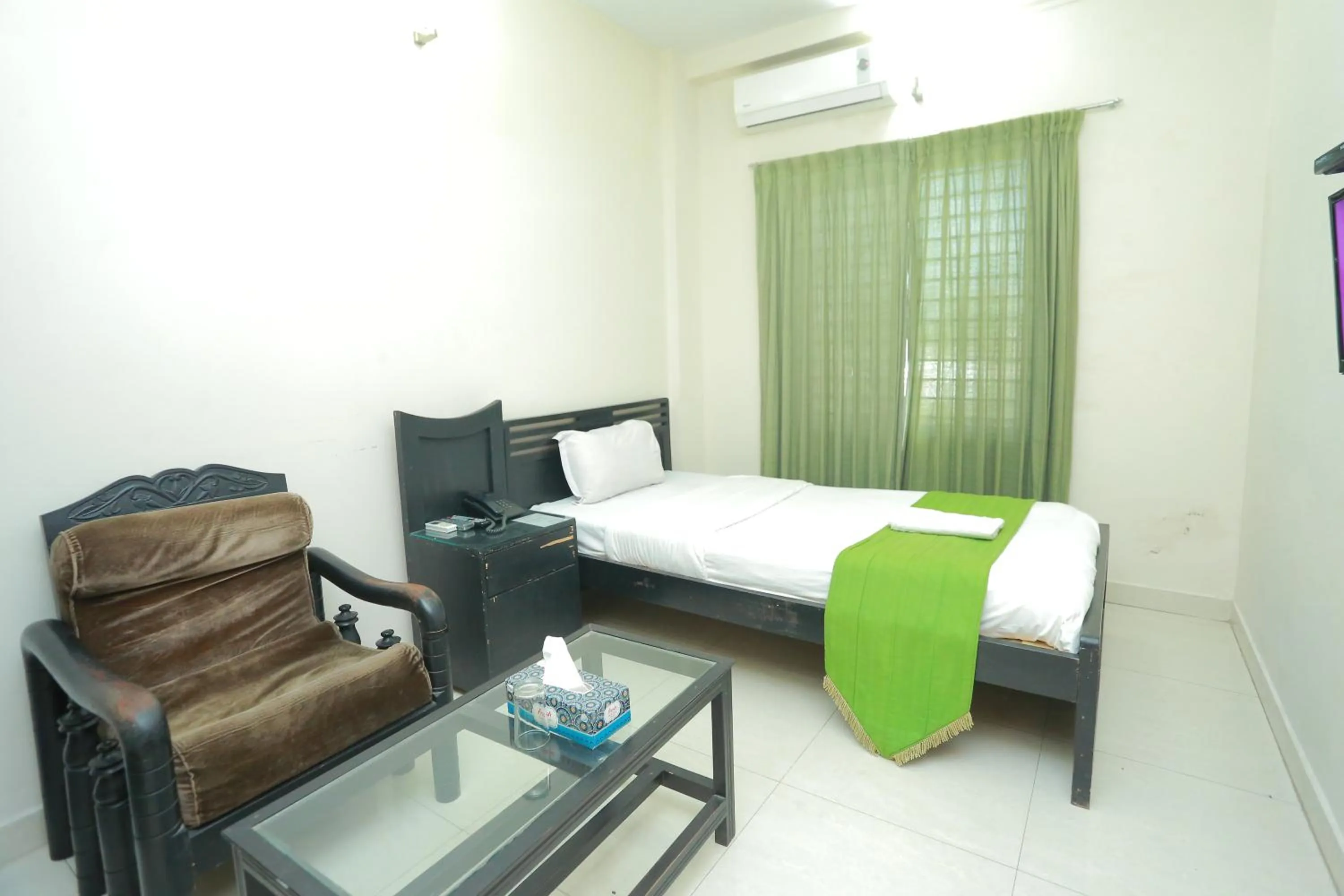 Restaurant/places to eat in Restinn Hotel