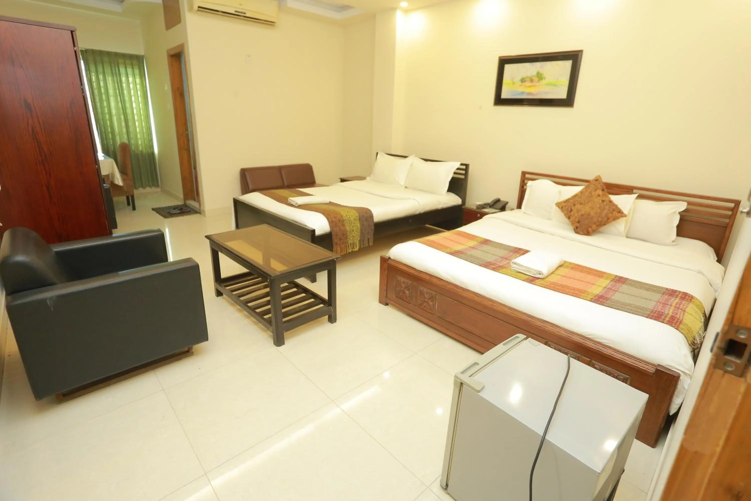 Restaurant/places to eat in Restinn Hotel