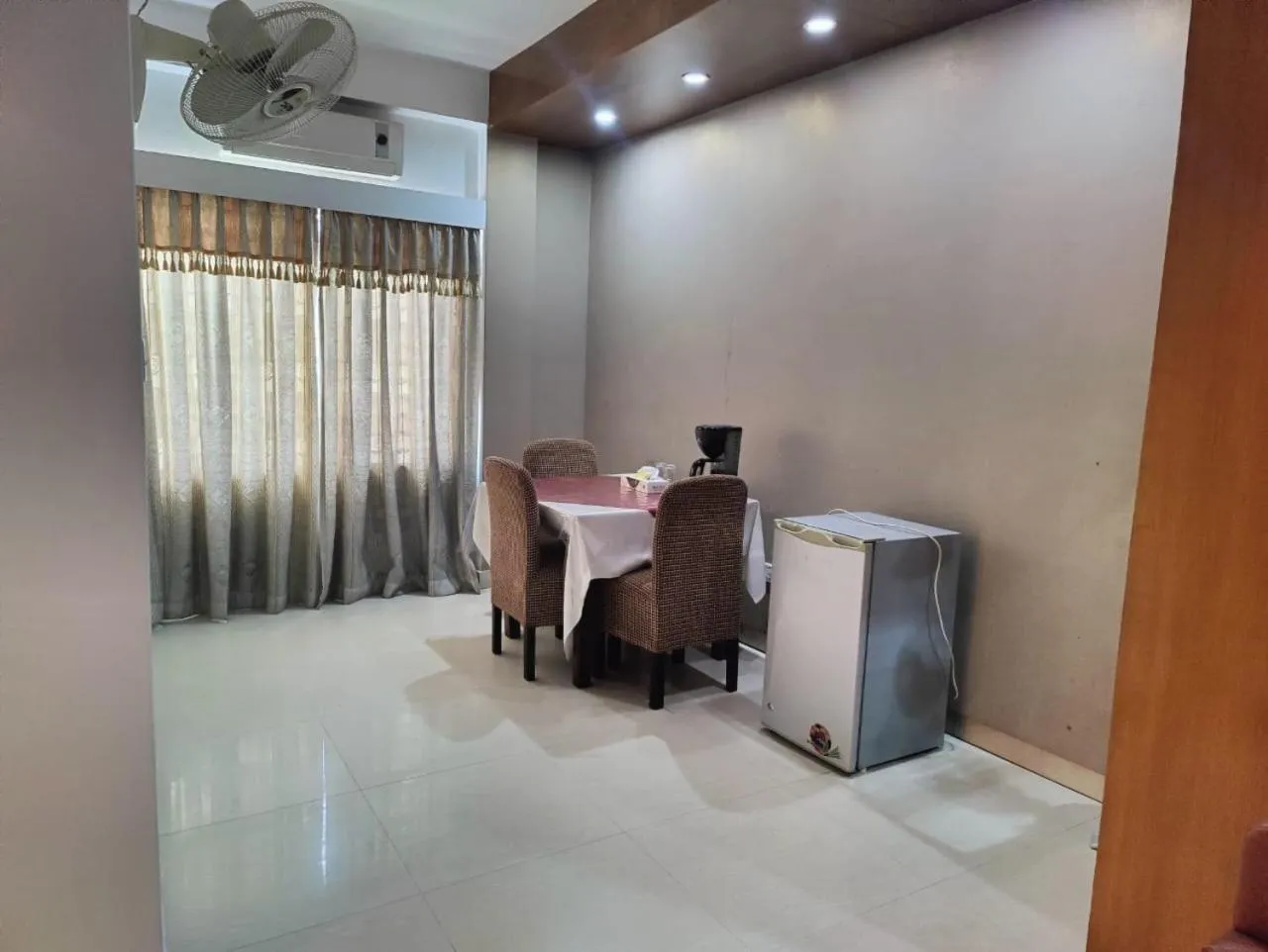 Dining area in Restinn Hotel