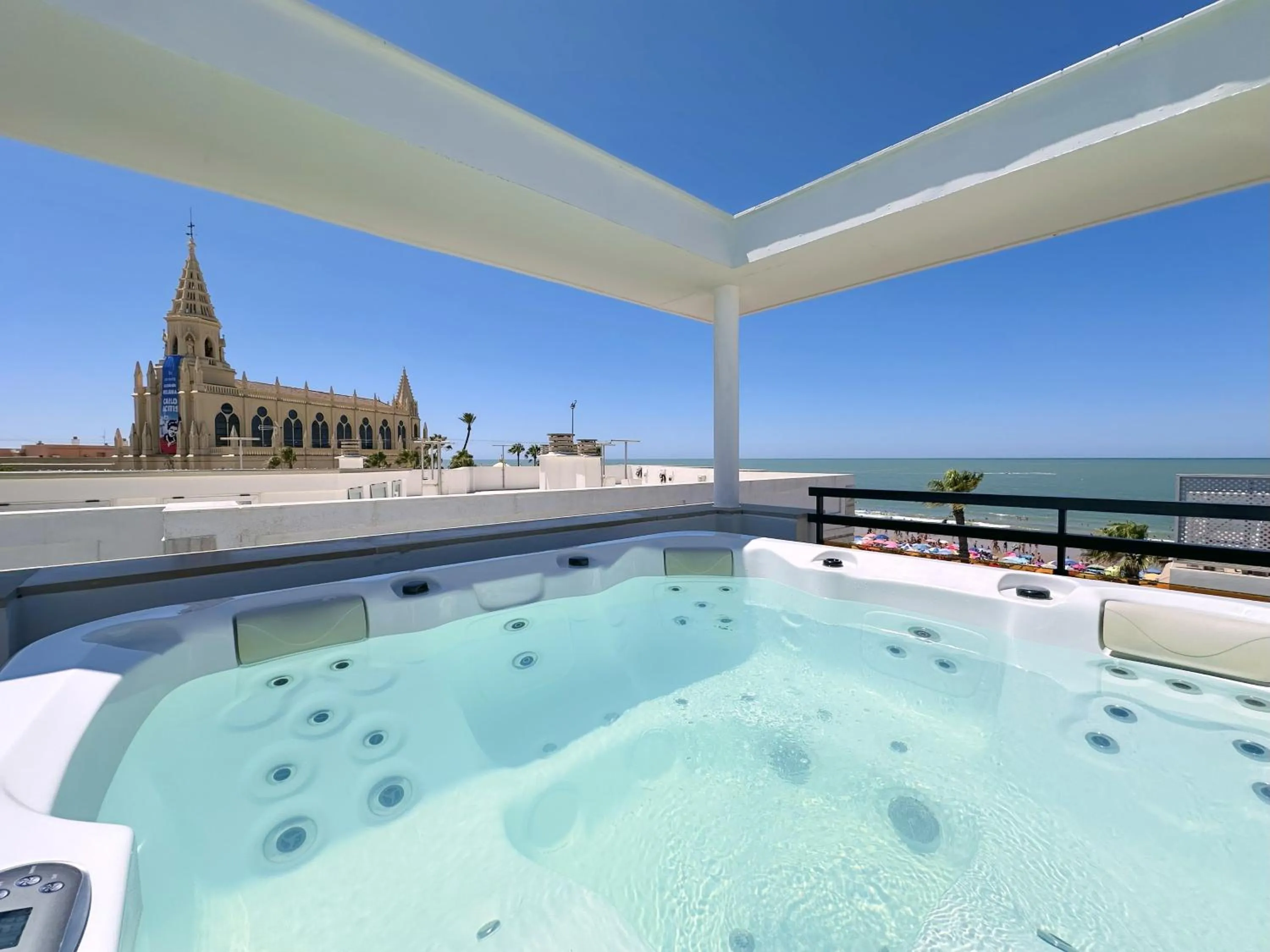 Hot Tub in Hotel Apartamentos Marina Luz