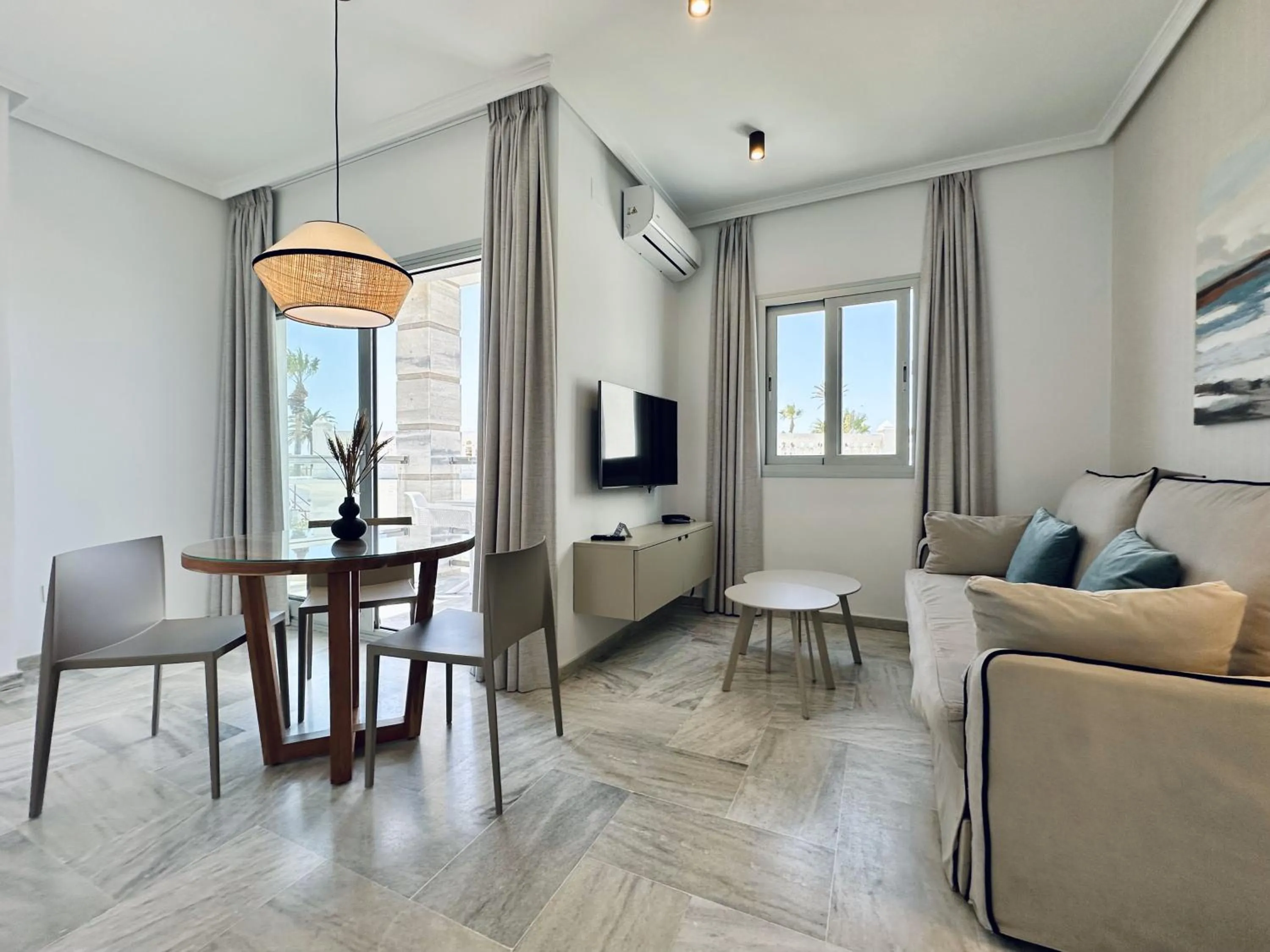 TV and multimedia in Hotel Apartamentos Marina Luz