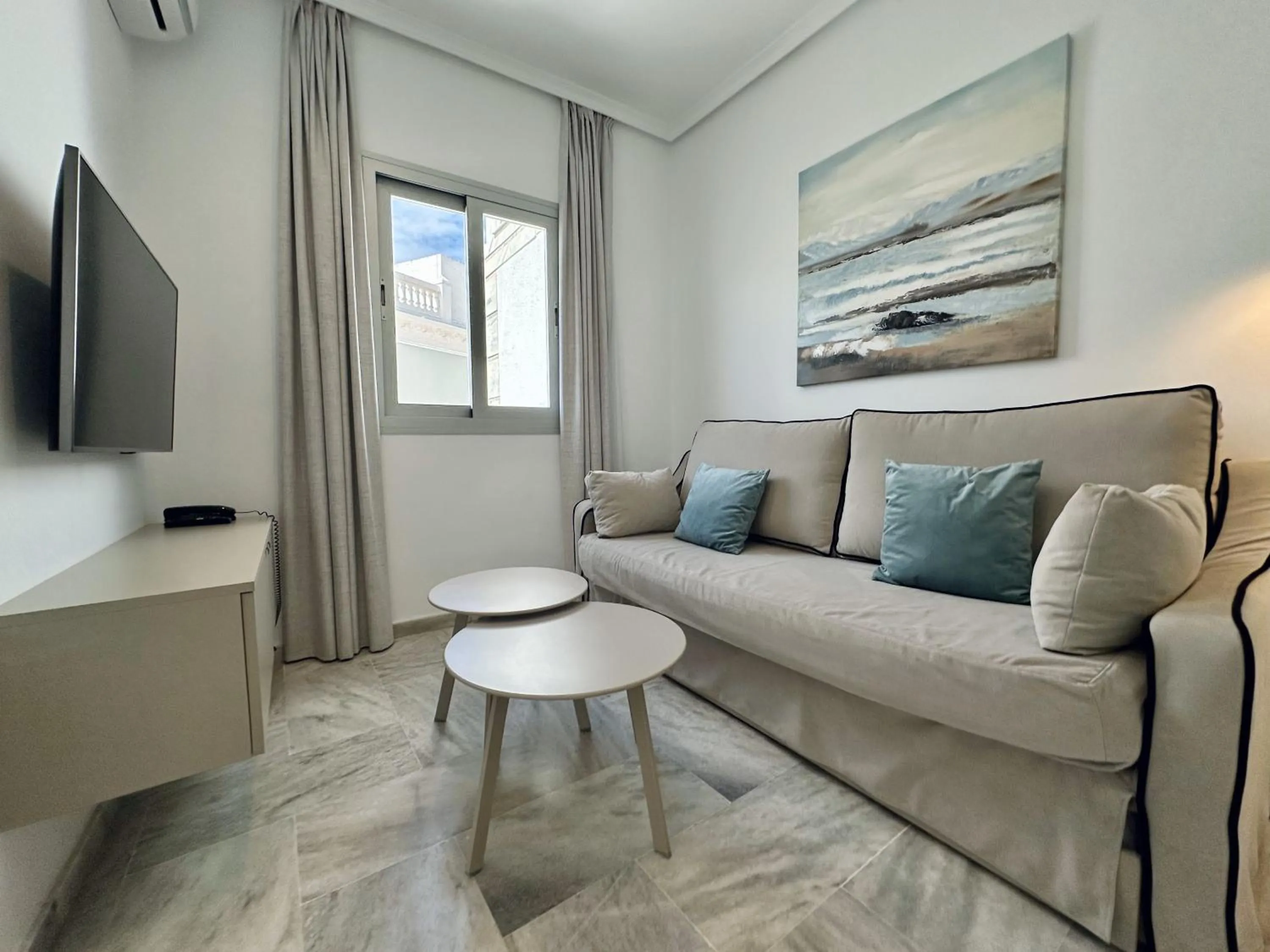 TV and multimedia in Hotel Apartamentos Marina Luz