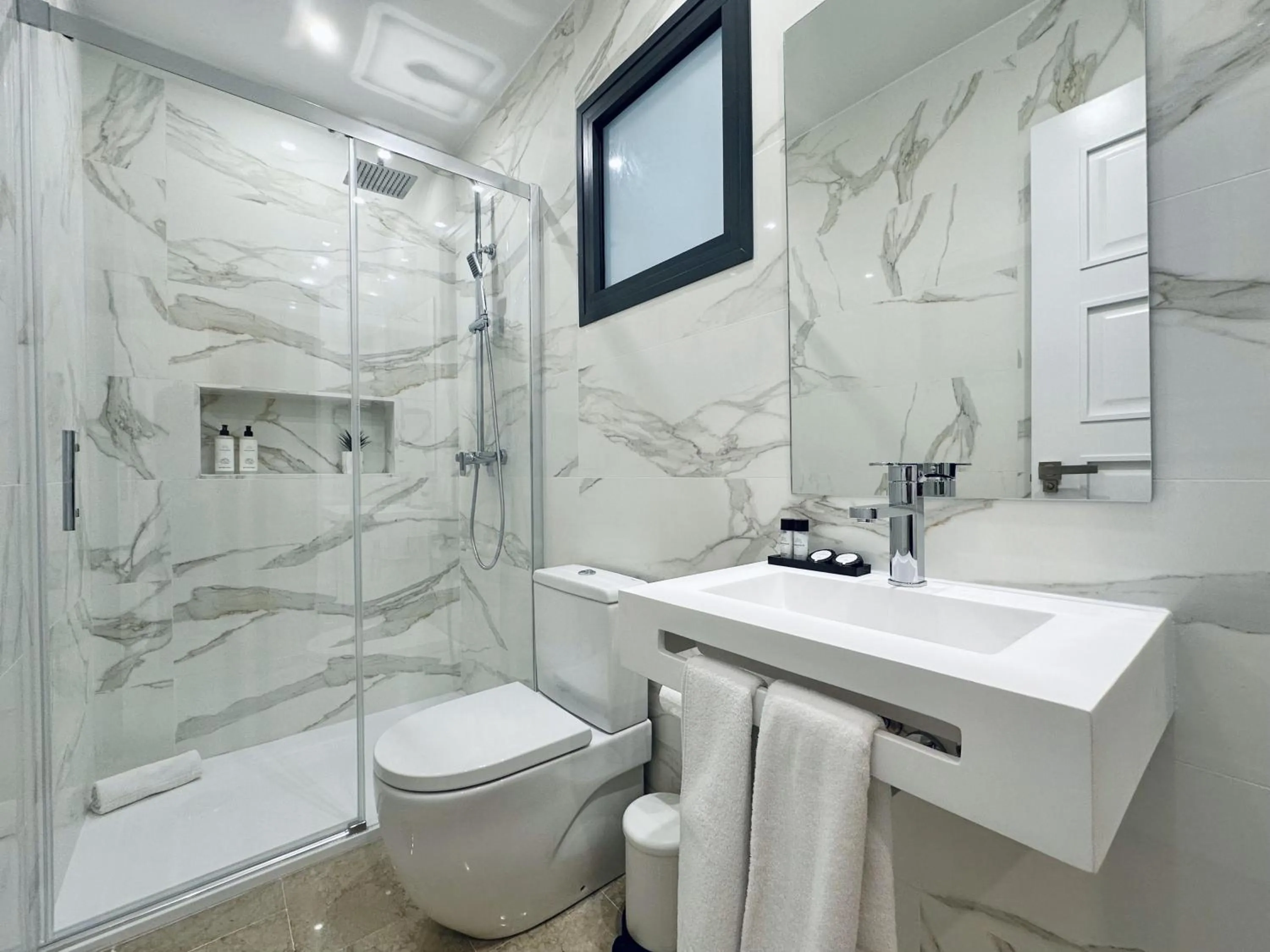 Shower in Hotel Apartamentos Marina Luz